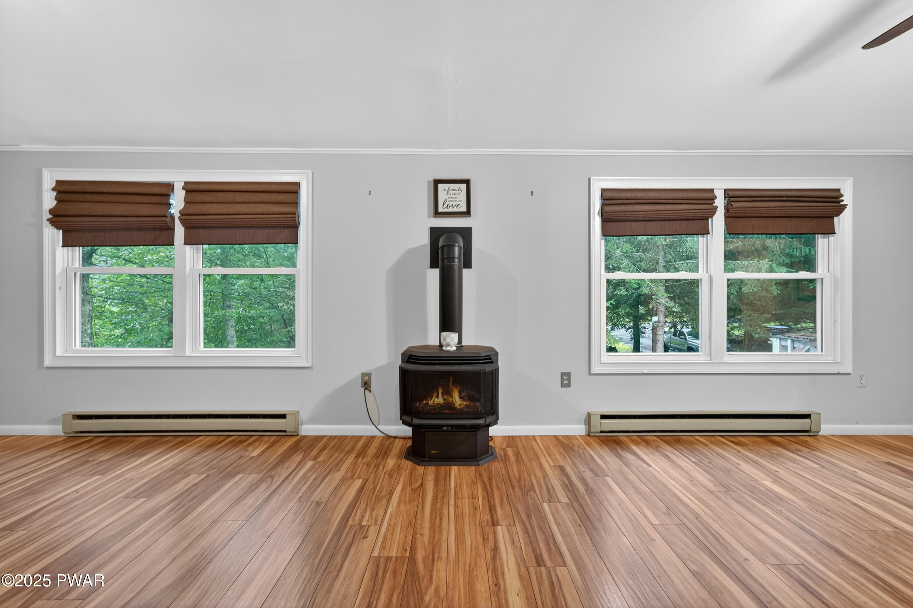 Lords Valley, Pennsylvania 18428, United States, 4 Bedrooms Bedrooms, ,3 BathroomsBathrooms,Residential,Active,195329