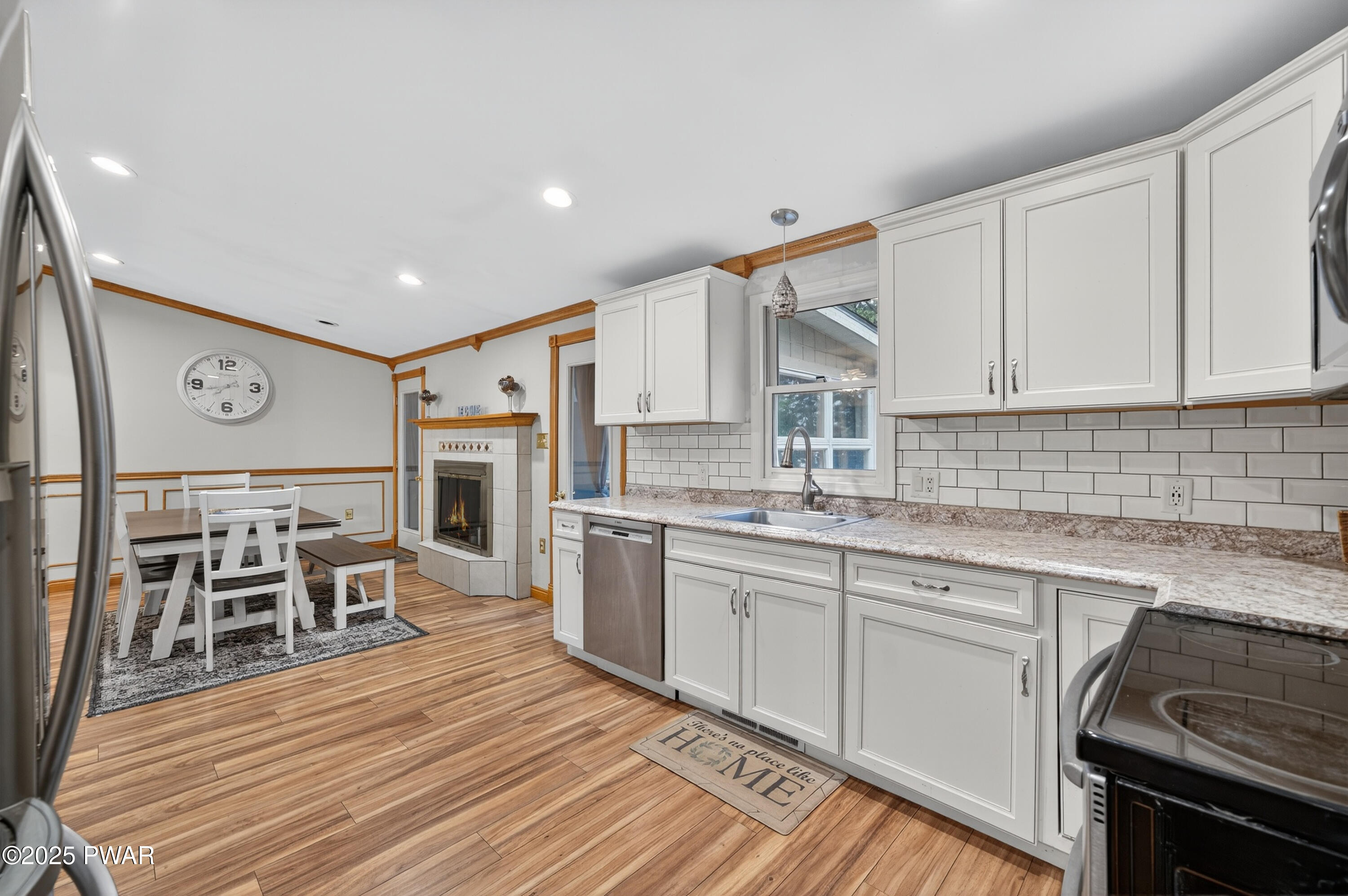 Lords Valley, Pennsylvania 18428, United States, 4 Bedrooms Bedrooms, ,3 BathroomsBathrooms,Residential,Active,195329