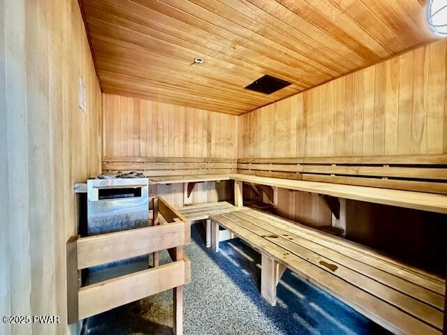 Lords Valley, Pennsylvania 18428, United States, 4 Bedrooms Bedrooms, ,3 BathroomsBathrooms,Residential,Active,195329