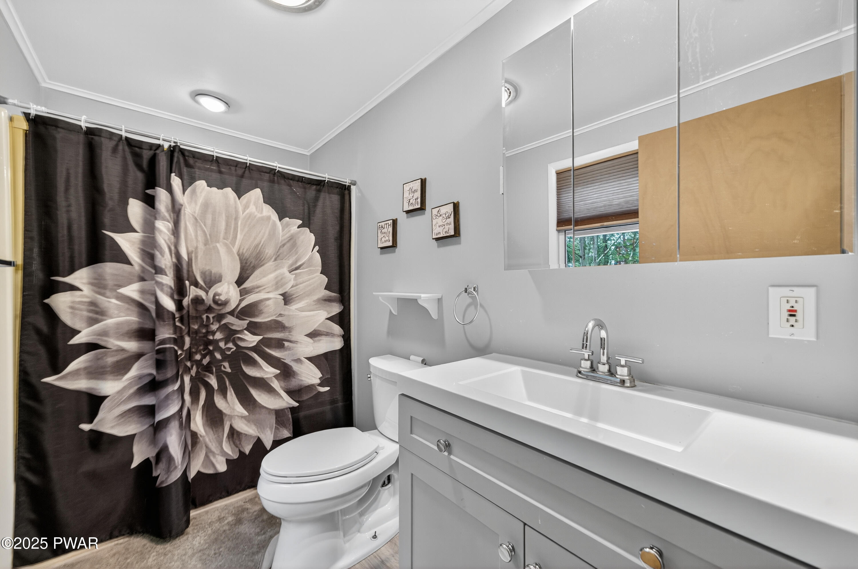 Lords Valley, Pennsylvania 18428, United States, 4 Bedrooms Bedrooms, ,3 BathroomsBathrooms,Residential,Active,195329