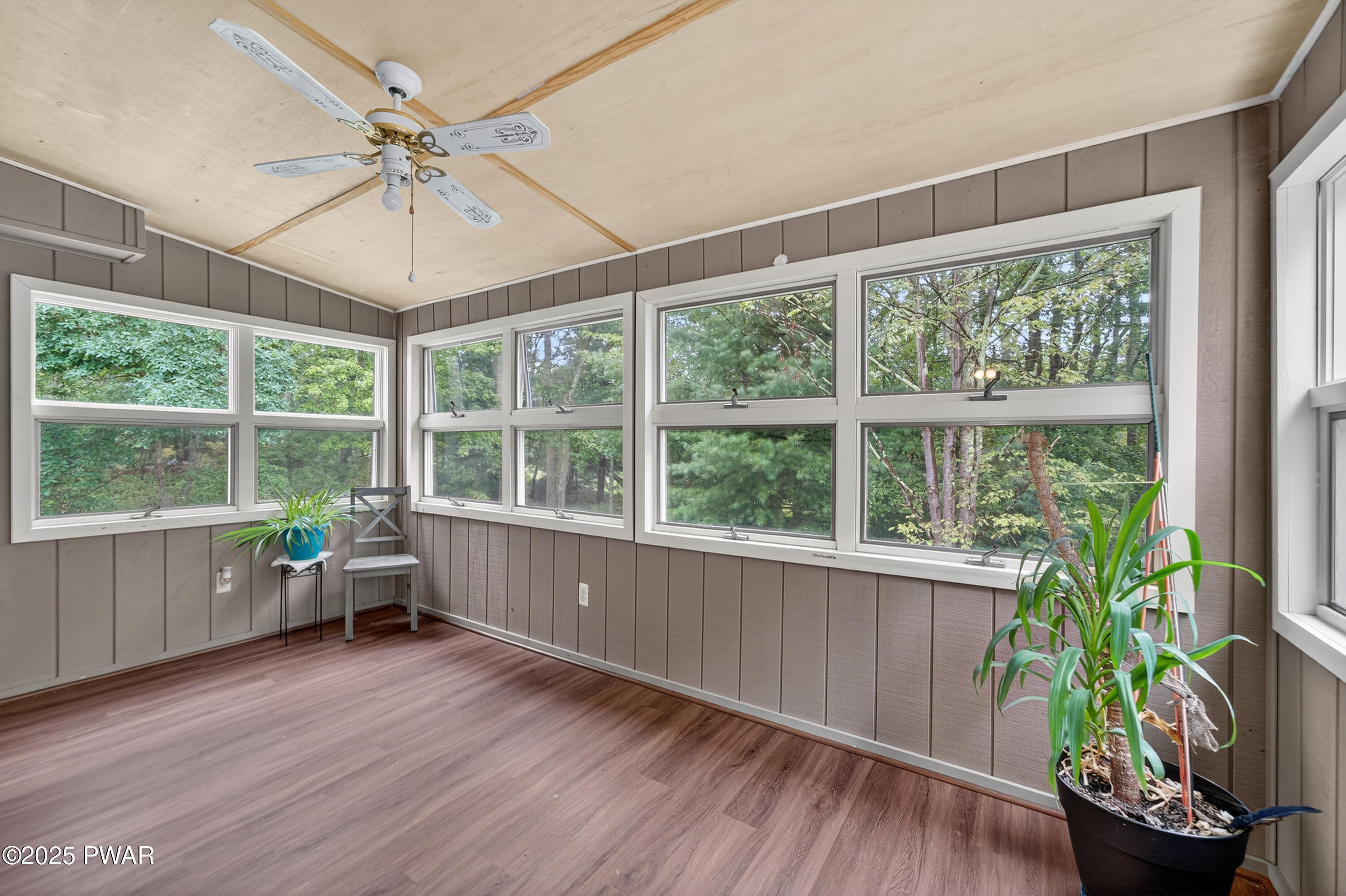 Lords Valley, Pennsylvania 18428, United States, 4 Bedrooms Bedrooms, ,3 BathroomsBathrooms,Residential,Active,195329