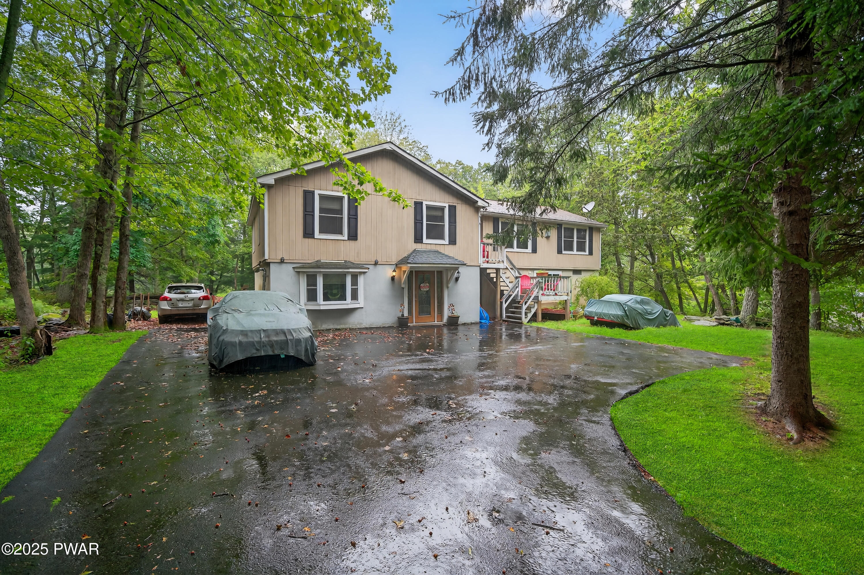 Lords Valley, Pennsylvania 18428, United States, 4 Bedrooms Bedrooms, ,3 BathroomsBathrooms,Residential,Active,195329