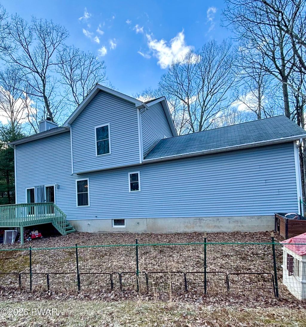 Photo of 154 Lakeview Drive, Dingmans Ferry, PA 18328 (MLS # PW260857)