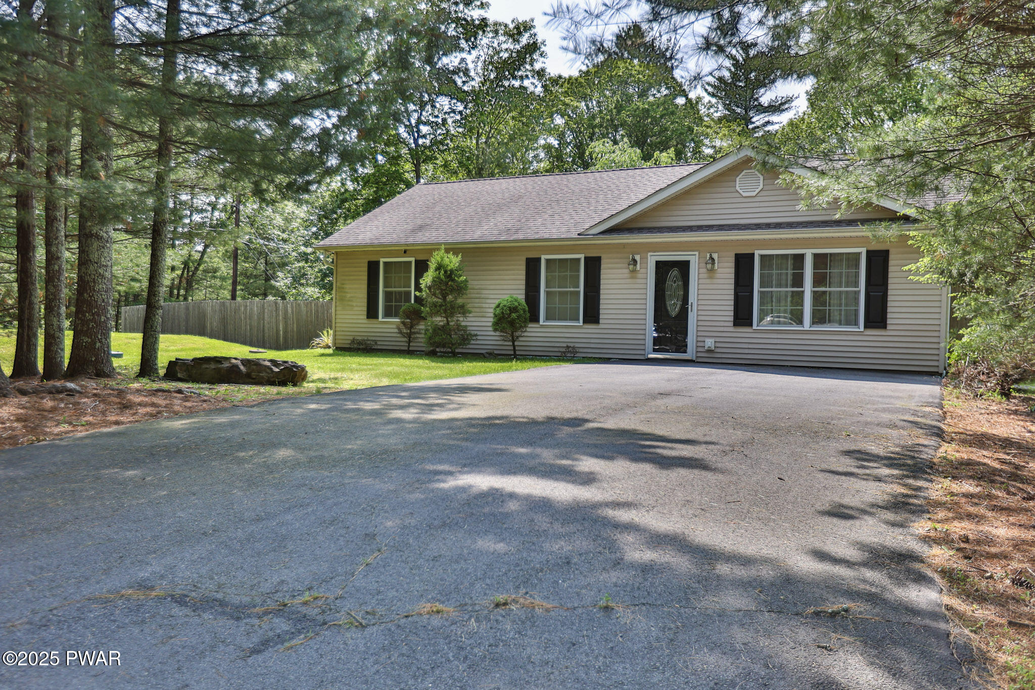 107 E Maheli Drive, Dingmans Ferry, Pennsylvania image 1