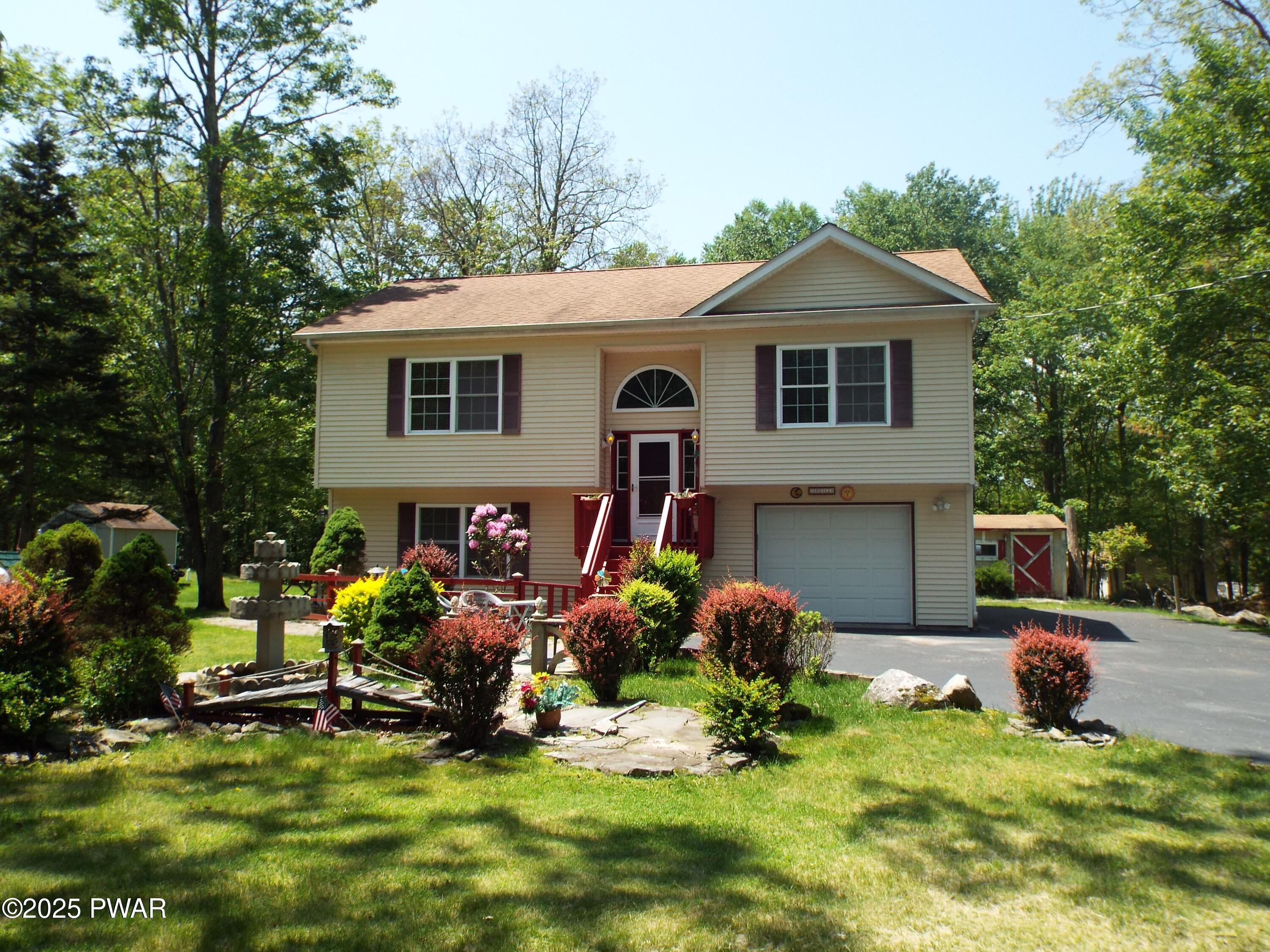 115 Gap View Road, Milford, Pennsylvania image 1
