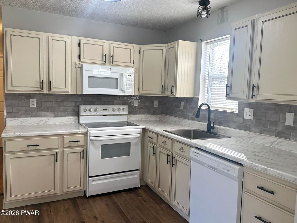 Photo of 2116 Spring Dr, Bushkill, PA 18324 (MLS # PW260535)