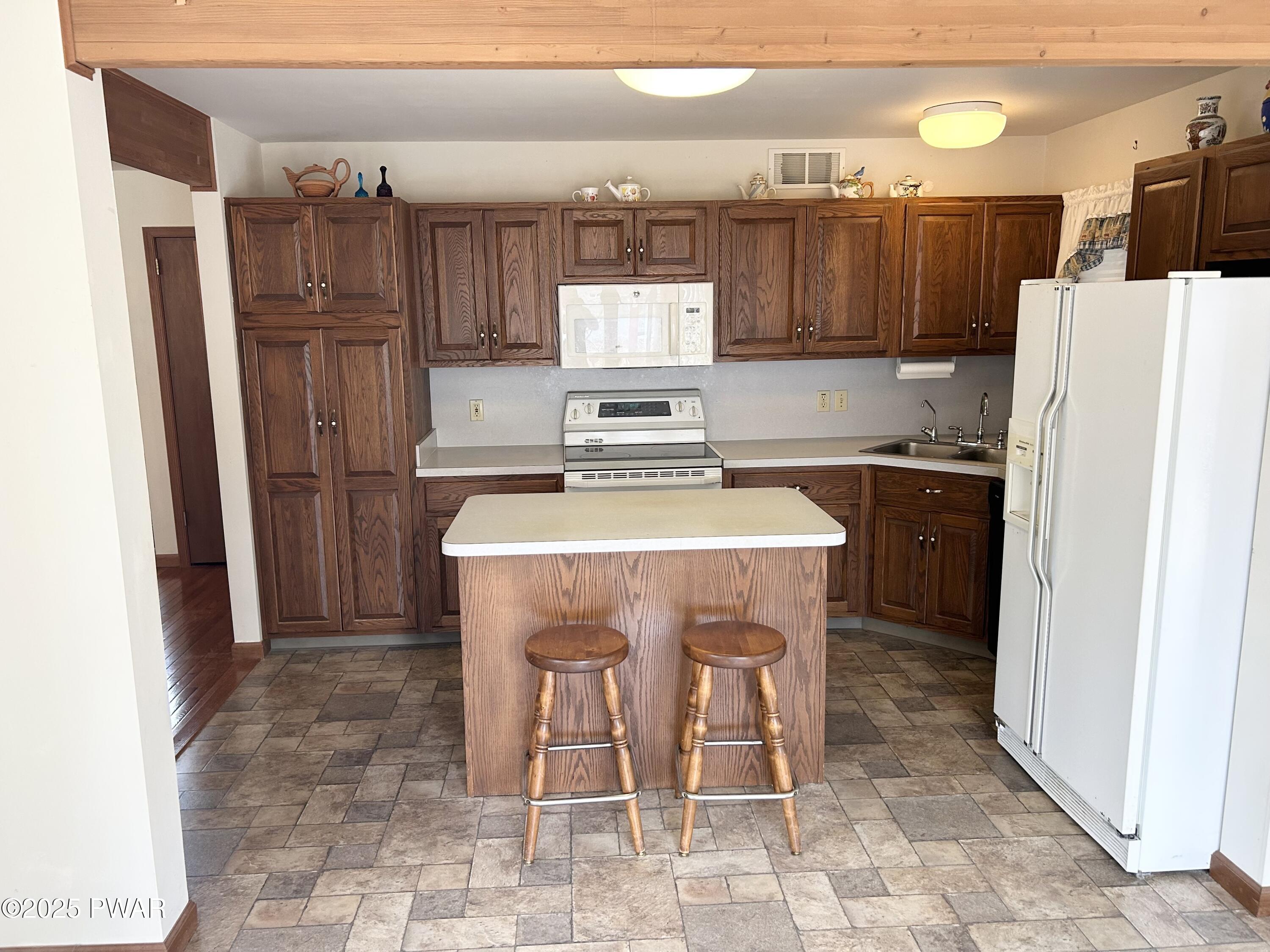 1050 Green Valley Cir Cir, Lake Ariel, Pennsylvania image 4