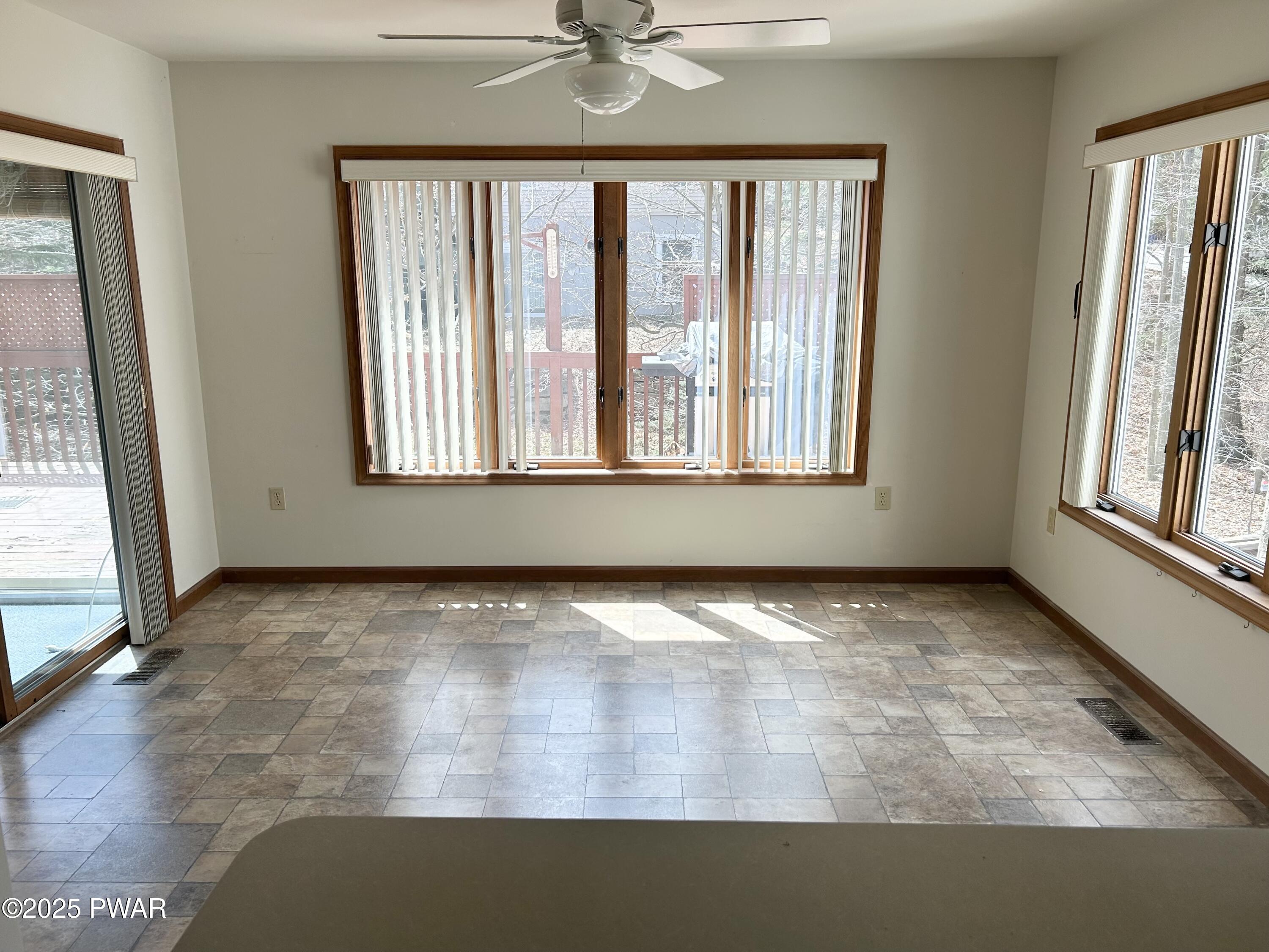 1050 Green Valley Cir Cir, Lake Ariel, Pennsylvania image 12