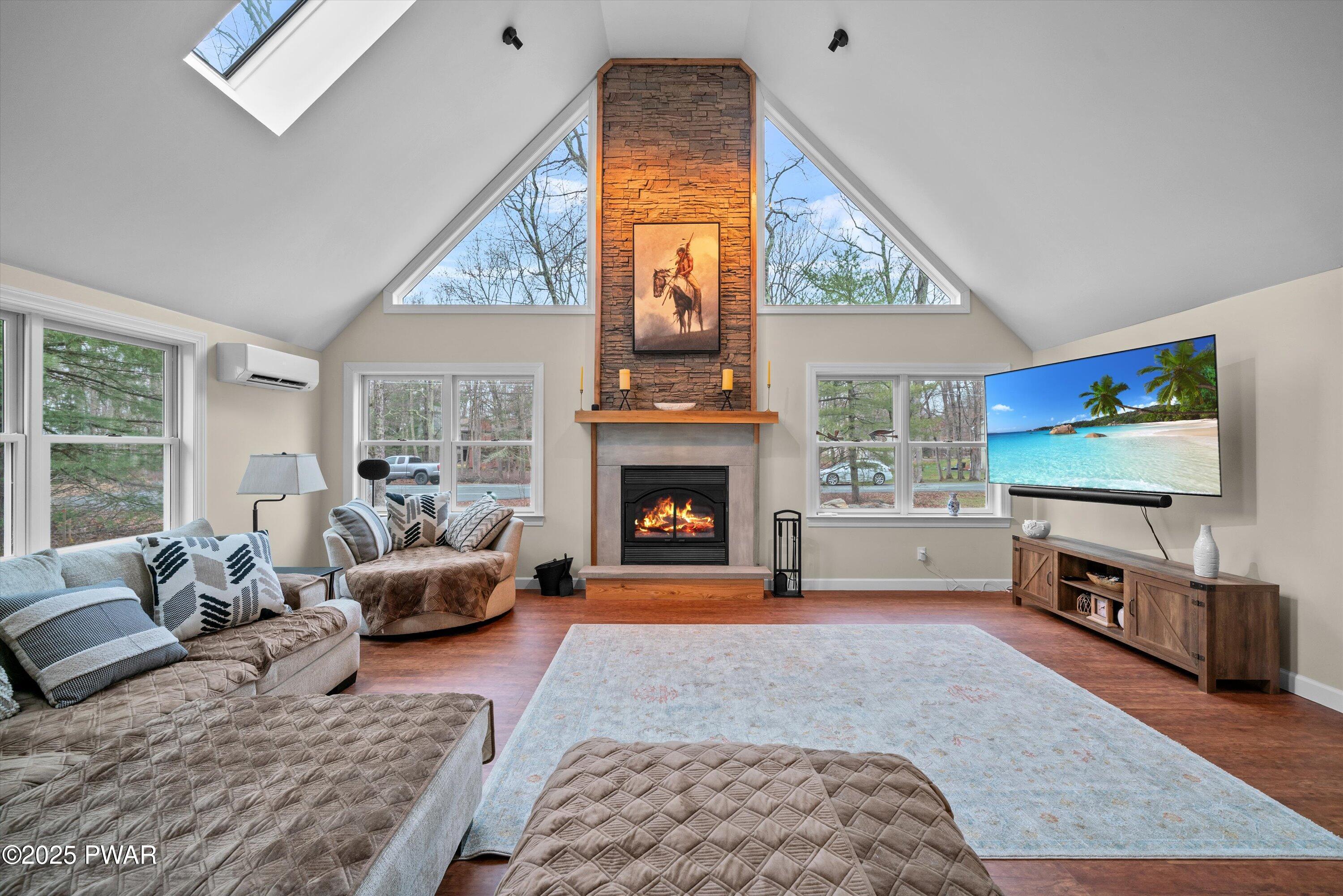 Lords Valley, Pennsylvania 18428, United States, 4 Bedrooms Bedrooms, ,3 BathroomsBathrooms,Residential,Pending,108178