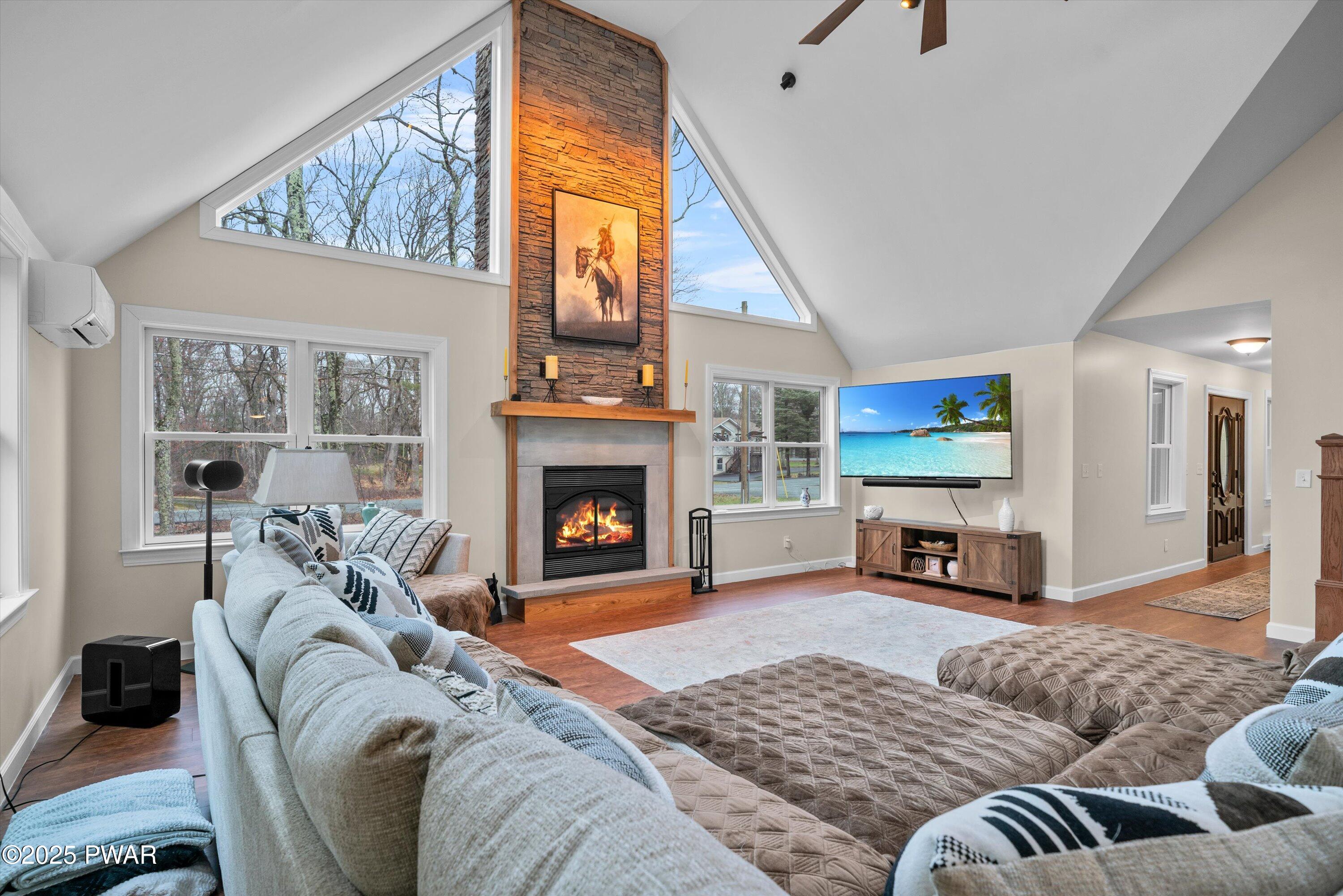 Lords Valley, Pennsylvania 18428, United States, 4 Bedrooms Bedrooms, ,3 BathroomsBathrooms,Residential,Pending,108178