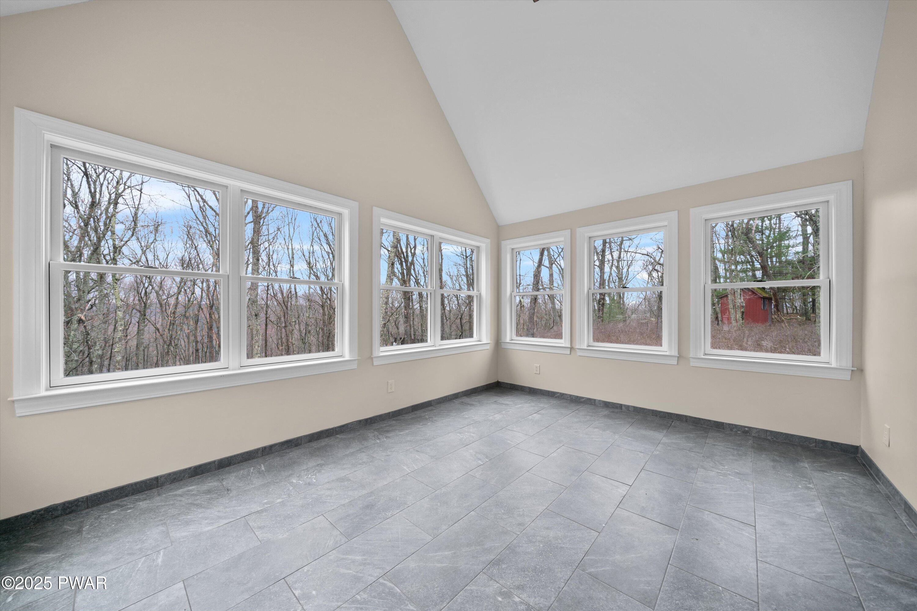 Lords Valley, Pennsylvania 18428, United States, 4 Bedrooms Bedrooms, ,3 BathroomsBathrooms,Residential,Pending,108178