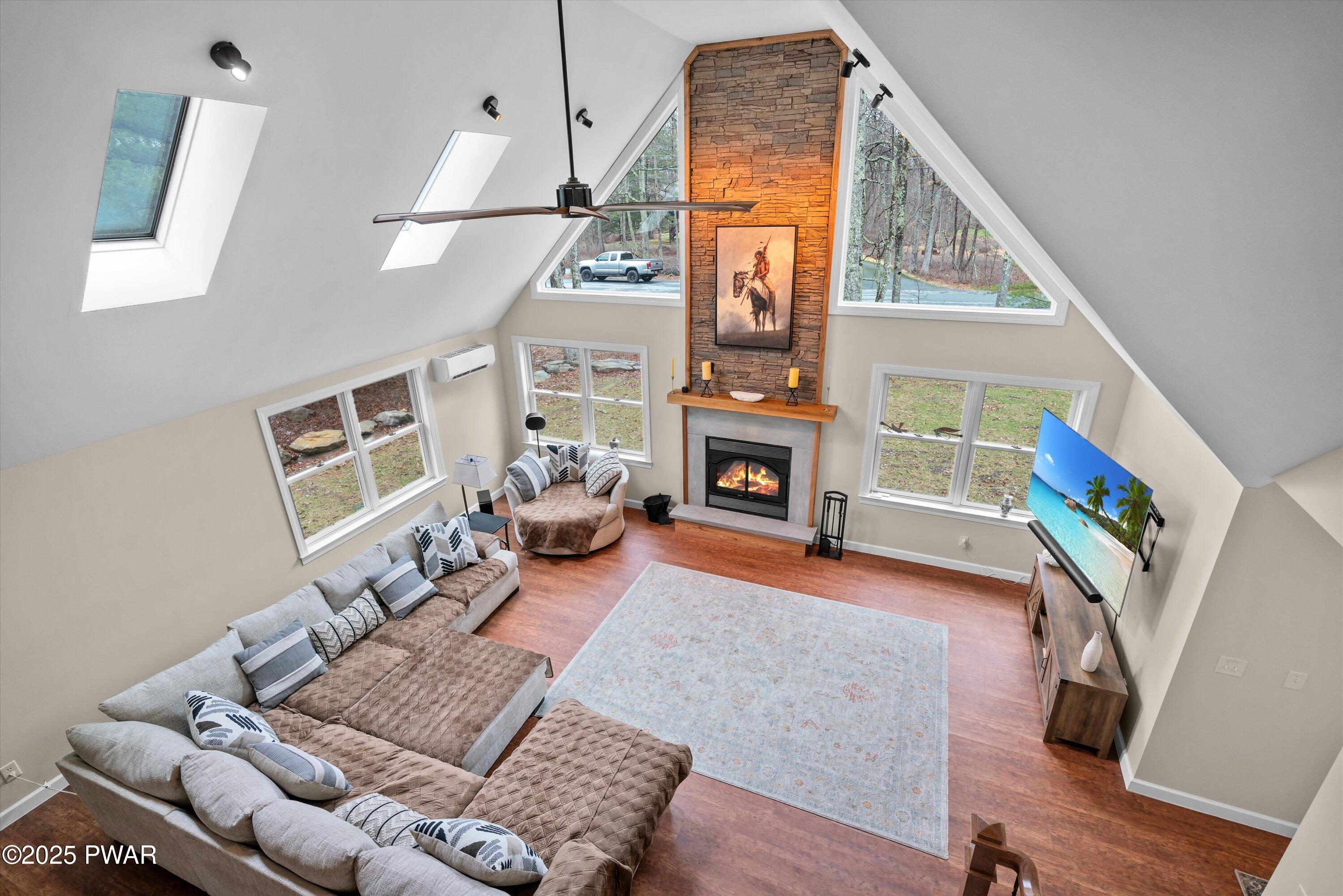 Lords Valley, Pennsylvania 18428, United States, 4 Bedrooms Bedrooms, ,3 BathroomsBathrooms,Residential,Pending,108178