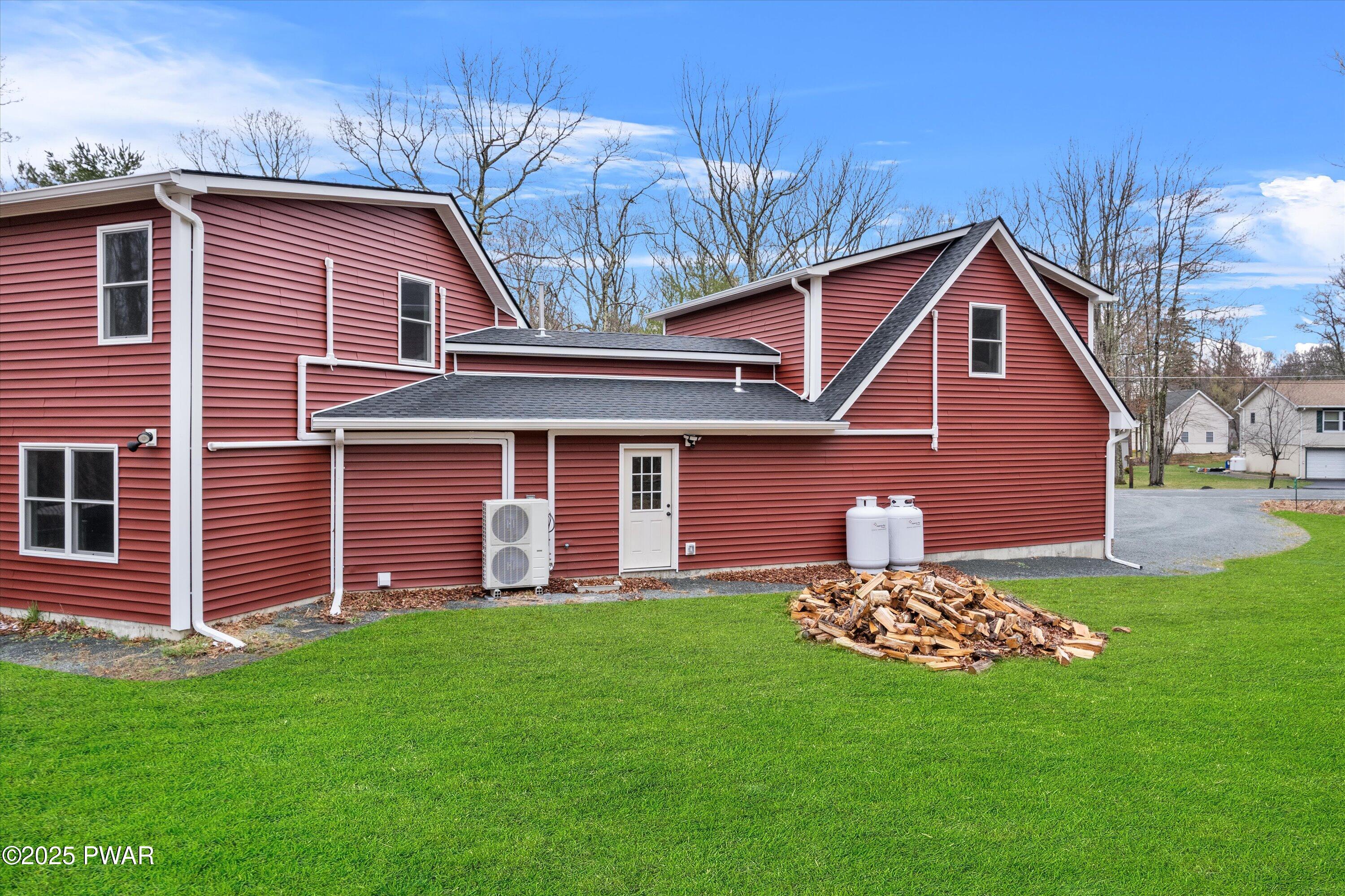 Lords Valley, Pennsylvania 18428, United States, 4 Bedrooms Bedrooms, ,3 BathroomsBathrooms,Residential,Pending,108178