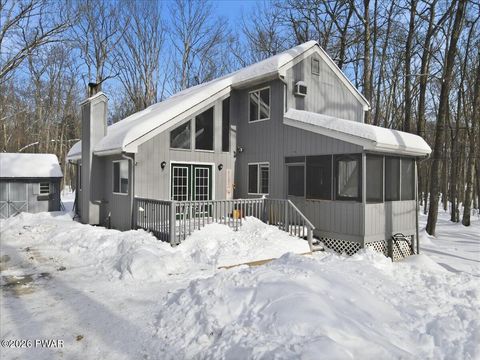 Homes For Sale - 136 Evergreen Court<br/> Hawley, PA 18428