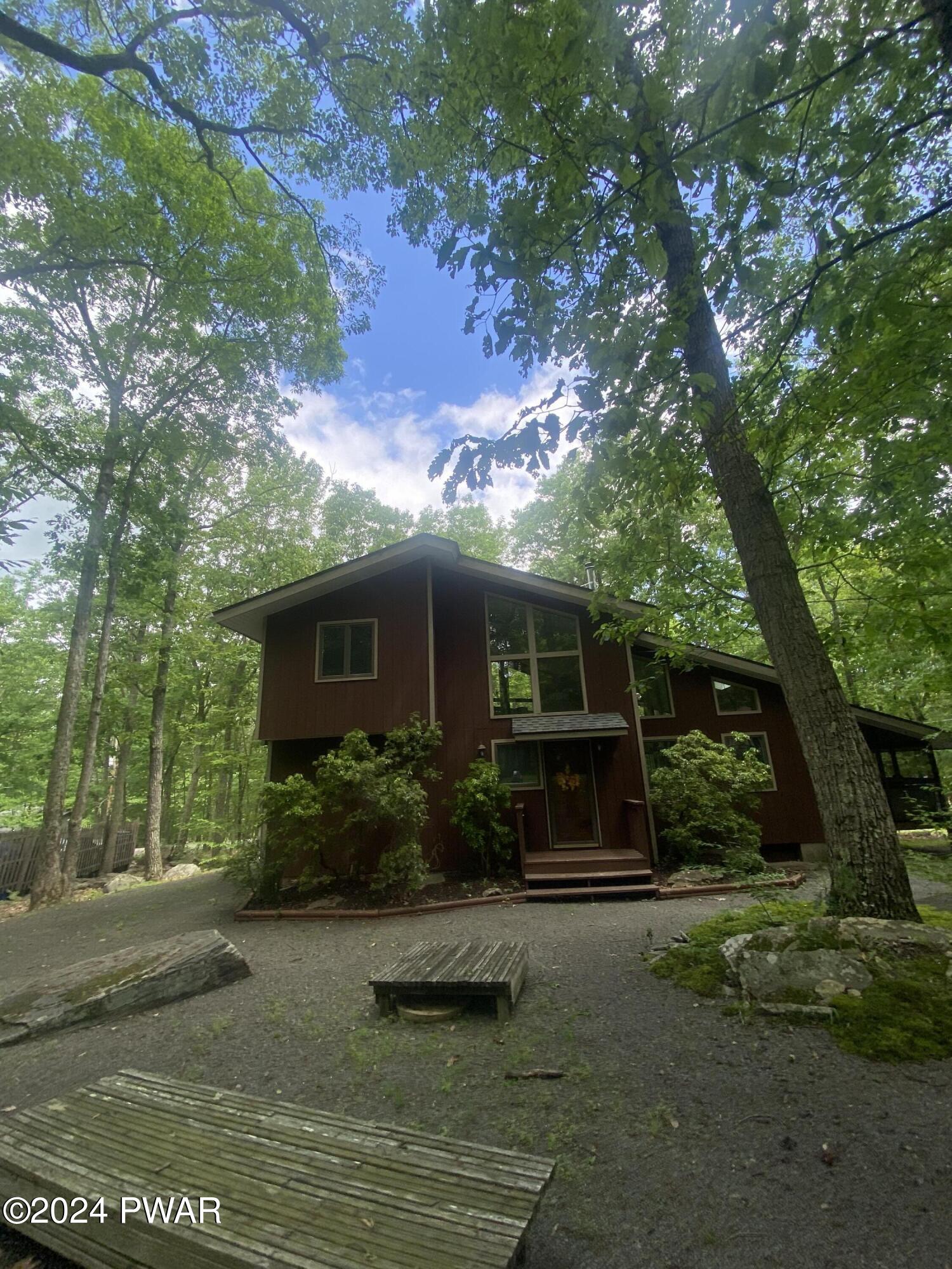 Lords Valley, Pennsylvania 18428, United States, 3 Bedrooms Bedrooms, ,2 BathroomsBathrooms,Residential,Active,56548