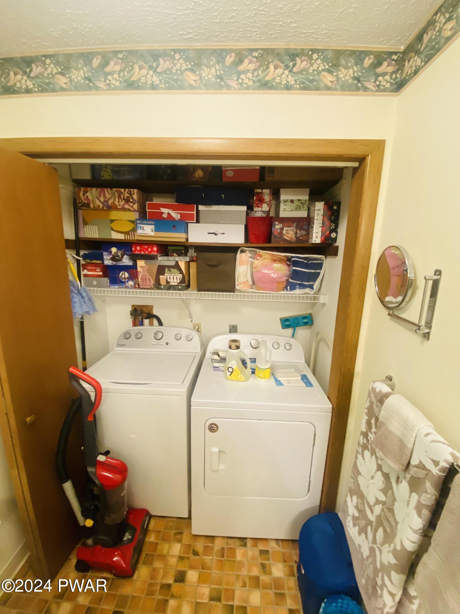 Lords Valley, Pennsylvania 18428, United States, 3 Bedrooms Bedrooms, ,2 BathroomsBathrooms,Residential,Active,56548