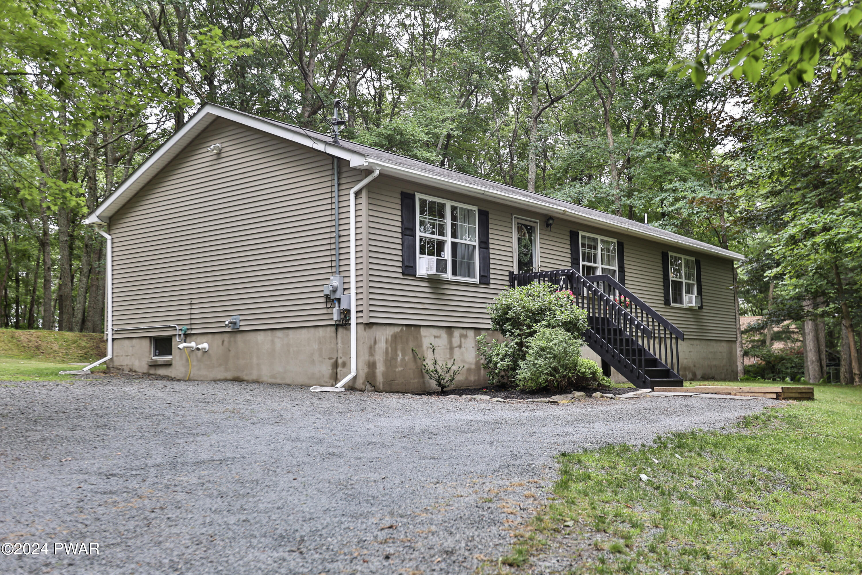 105 Hummingbird Court, Milford, Pennsylvania image 3