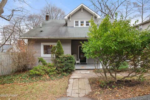 Homes For Sale - 407 Wangum Avenue<br/> Wayne County, Hawley, PA 18428