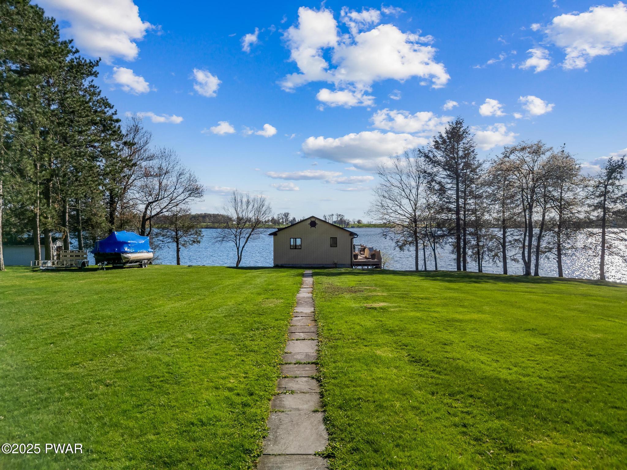 343 Crystal Lake, Carbondale, Pennsylvania image 12