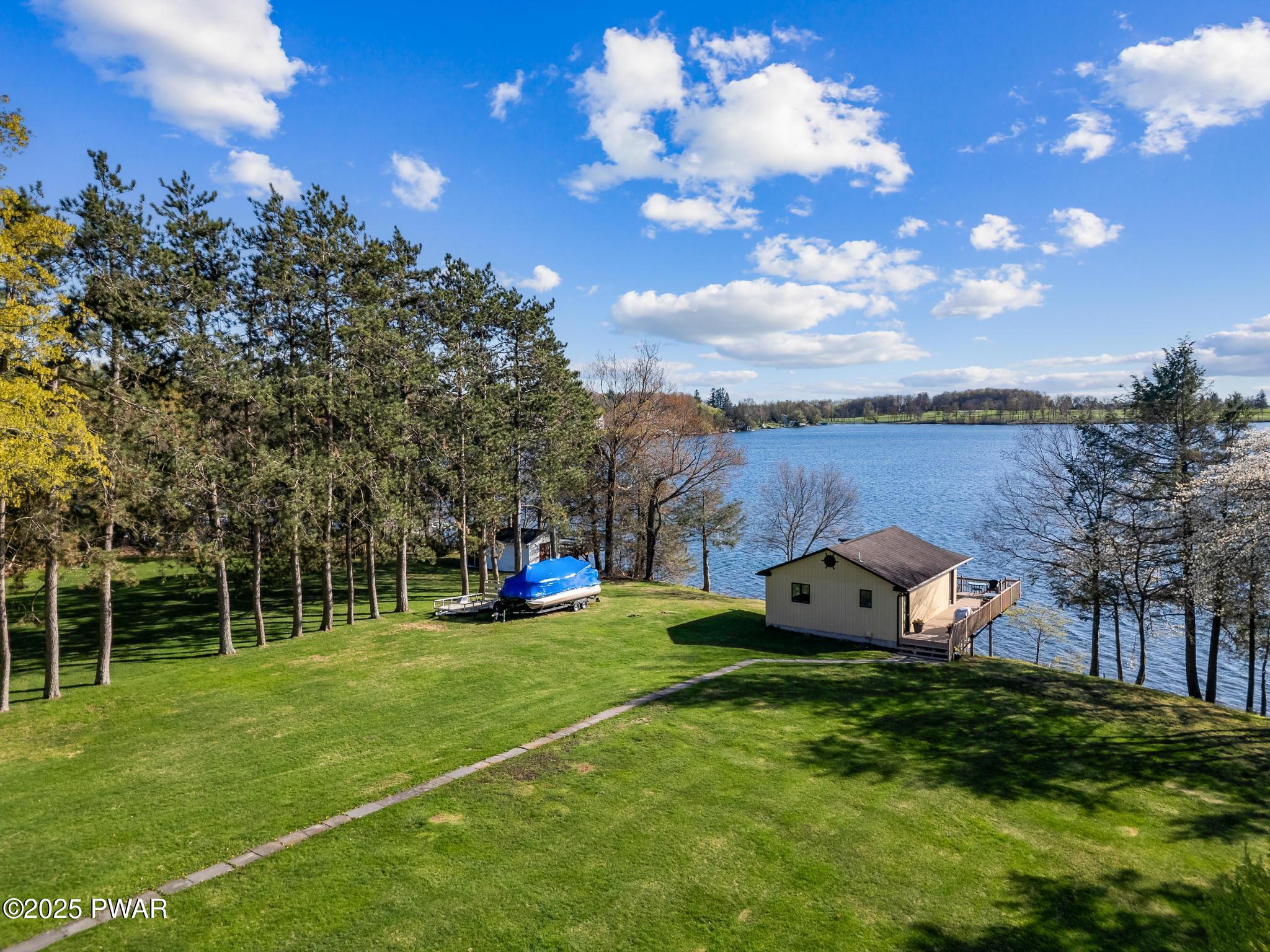 343 Crystal Lake, Carbondale, Pennsylvania image 9