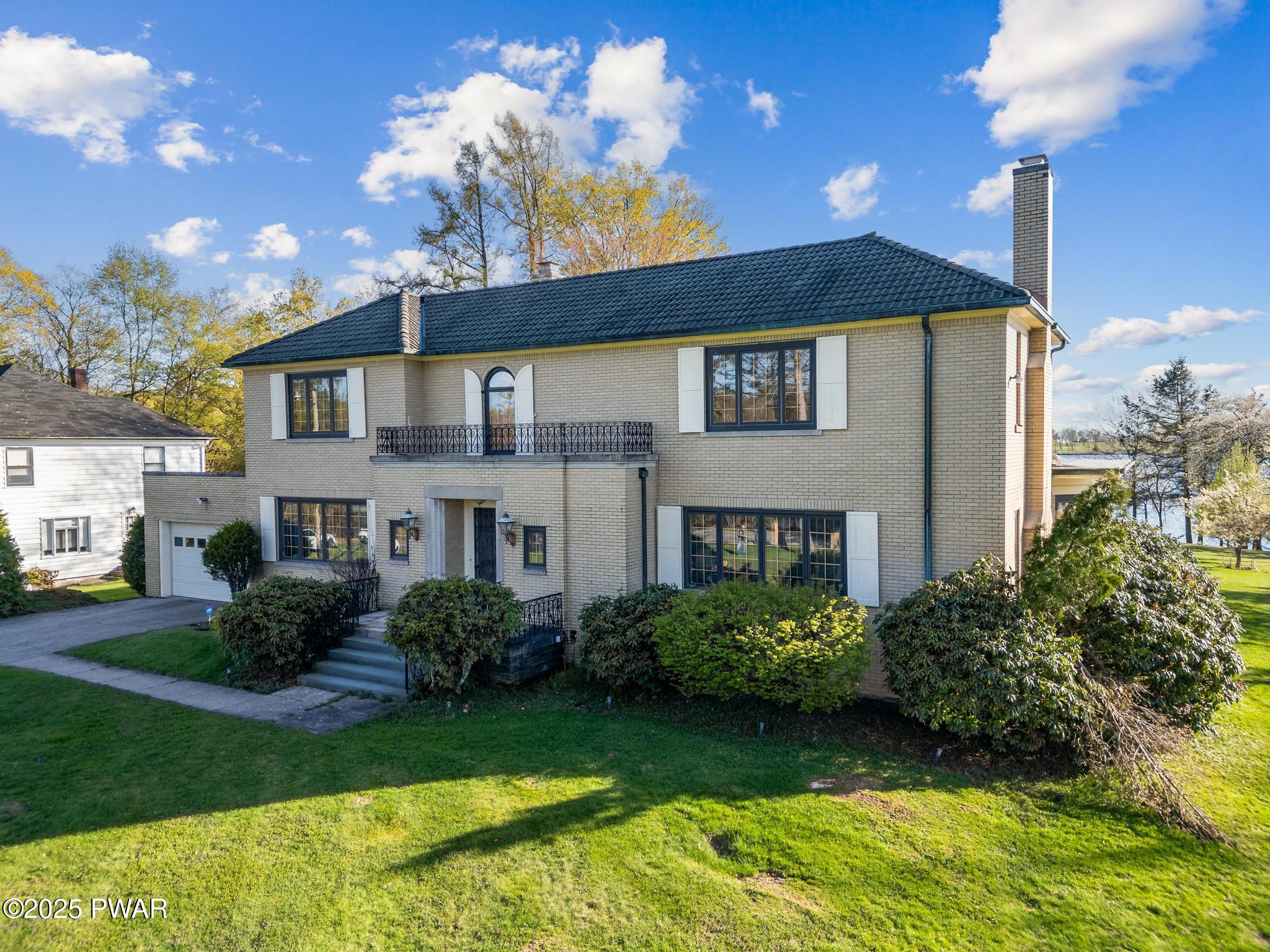 343 Crystal Lake, Carbondale, Pennsylvania image 2
