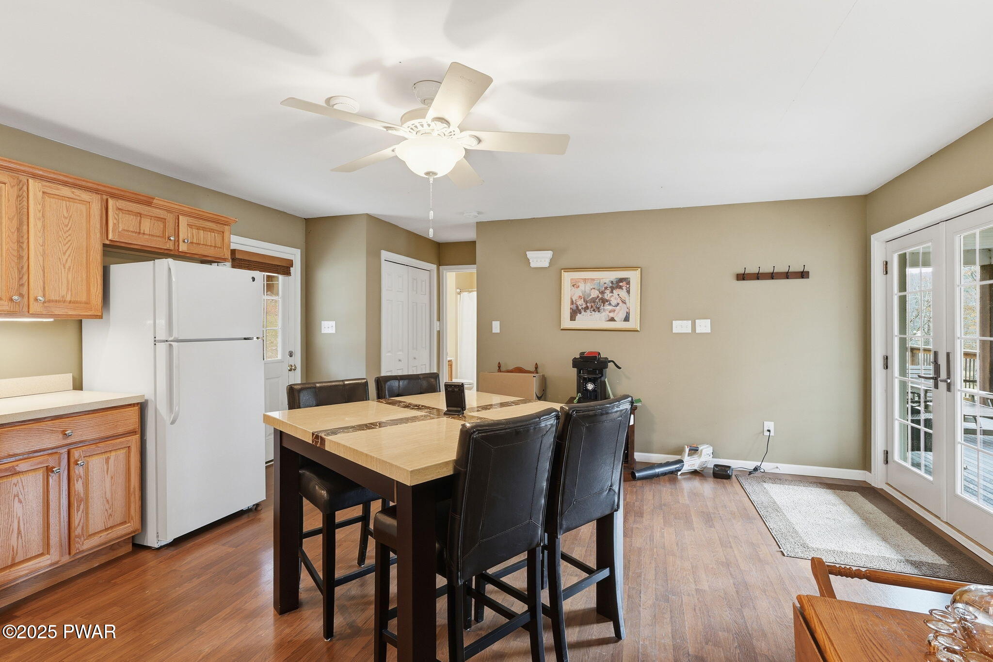 Hawley, Pennsylvania, 18428, United States, 2 Bedrooms Bedrooms, ,3 BathroomsBathrooms,Residential,Active,1985583