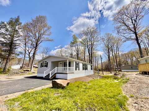 Mobile Home For Sale - 102 Middle Road<br/> Greentown, PA 18426