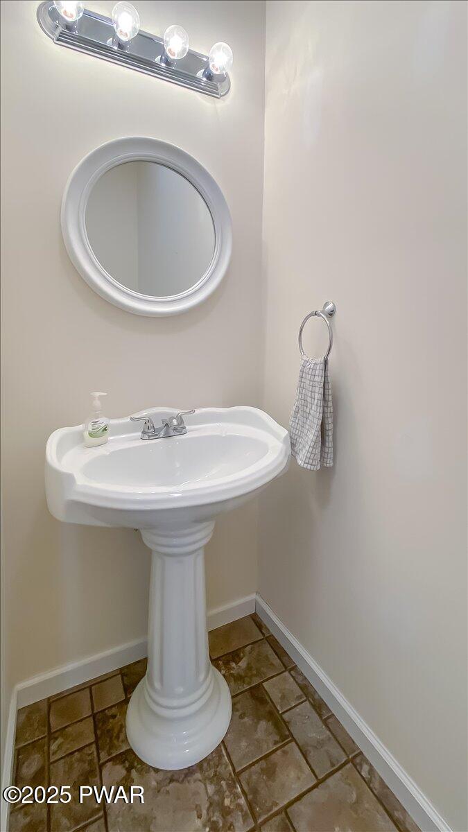 1010 Macintosh Way, Matamoras, Pennsylvania image 32