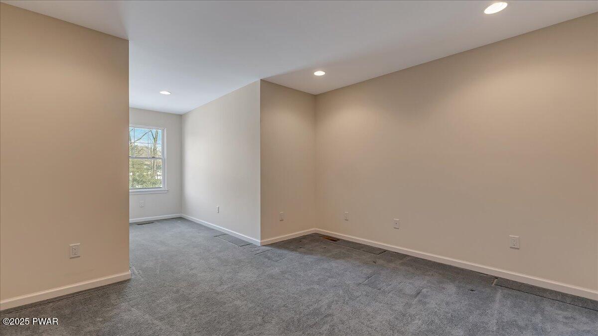 1010 Macintosh Way, Matamoras, Pennsylvania image 36