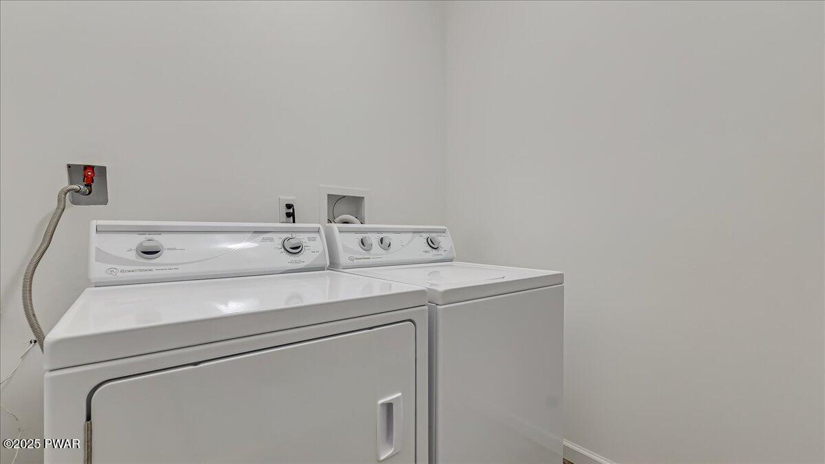 1010 Macintosh Way, Matamoras, Pennsylvania image 40