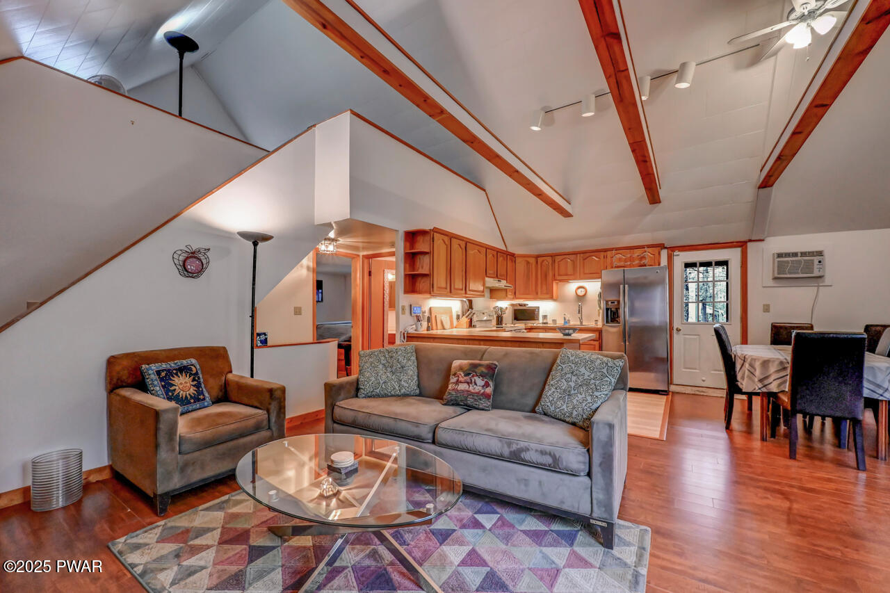 3218 Bluebird Drive, Bushkill, Pennsylvania image 2