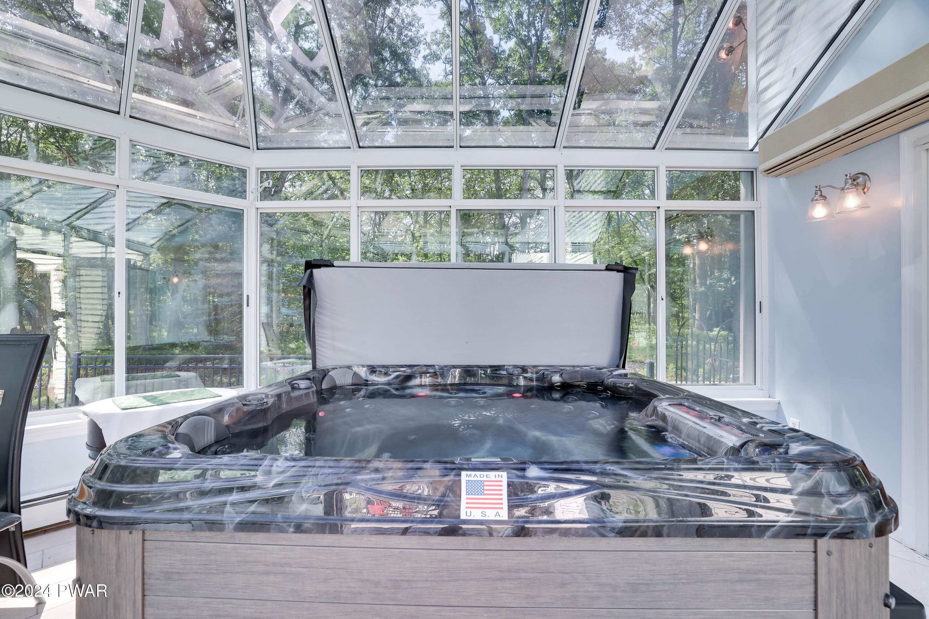 Hawley, Pennsylvania 18428, United States, 5 Bedrooms Bedrooms, ,4 BathroomsBathrooms,Residential,Pending,53322