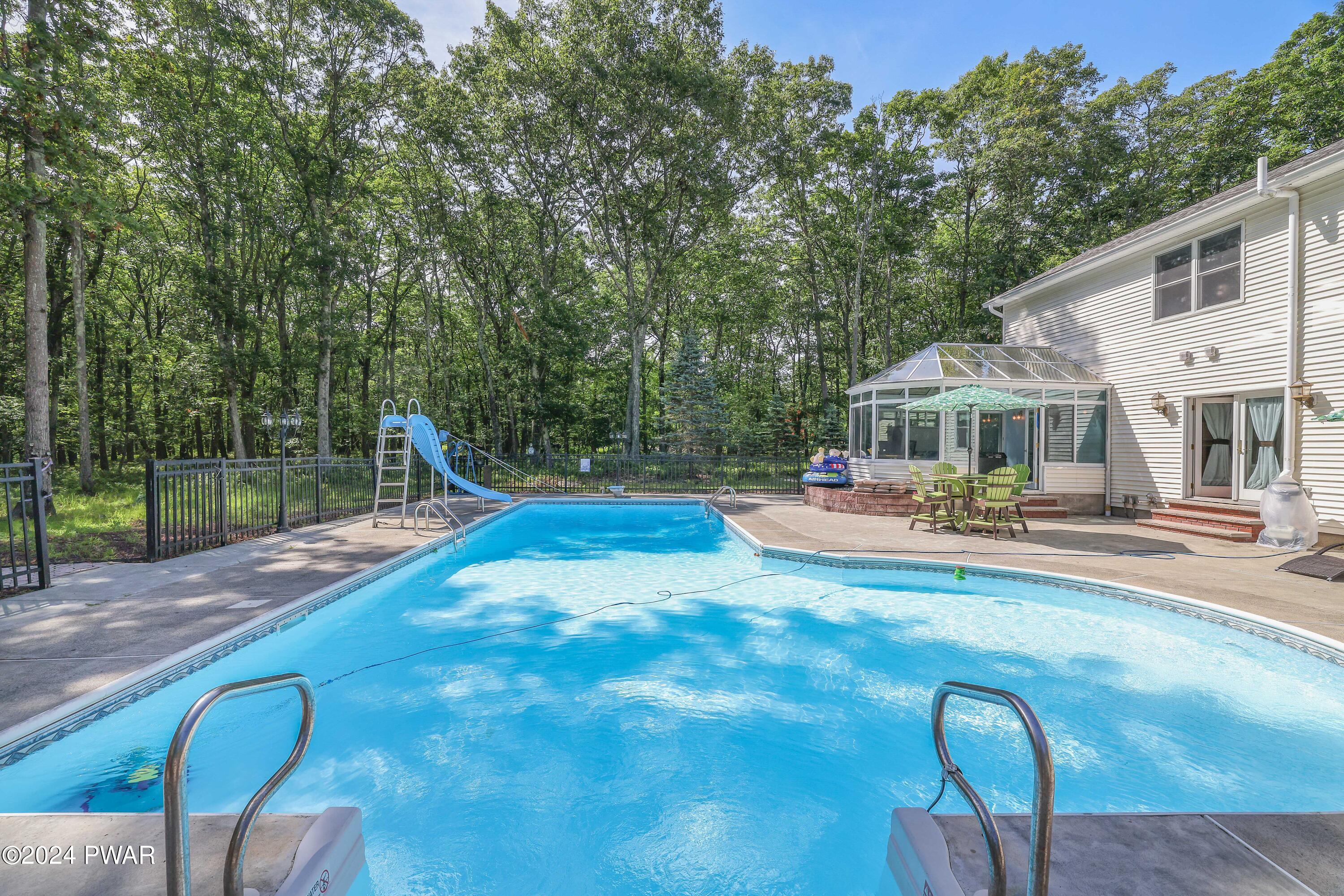 Hawley, Pennsylvania 18428, United States, 5 Bedrooms Bedrooms, ,4 BathroomsBathrooms,Residential,Pending,53322