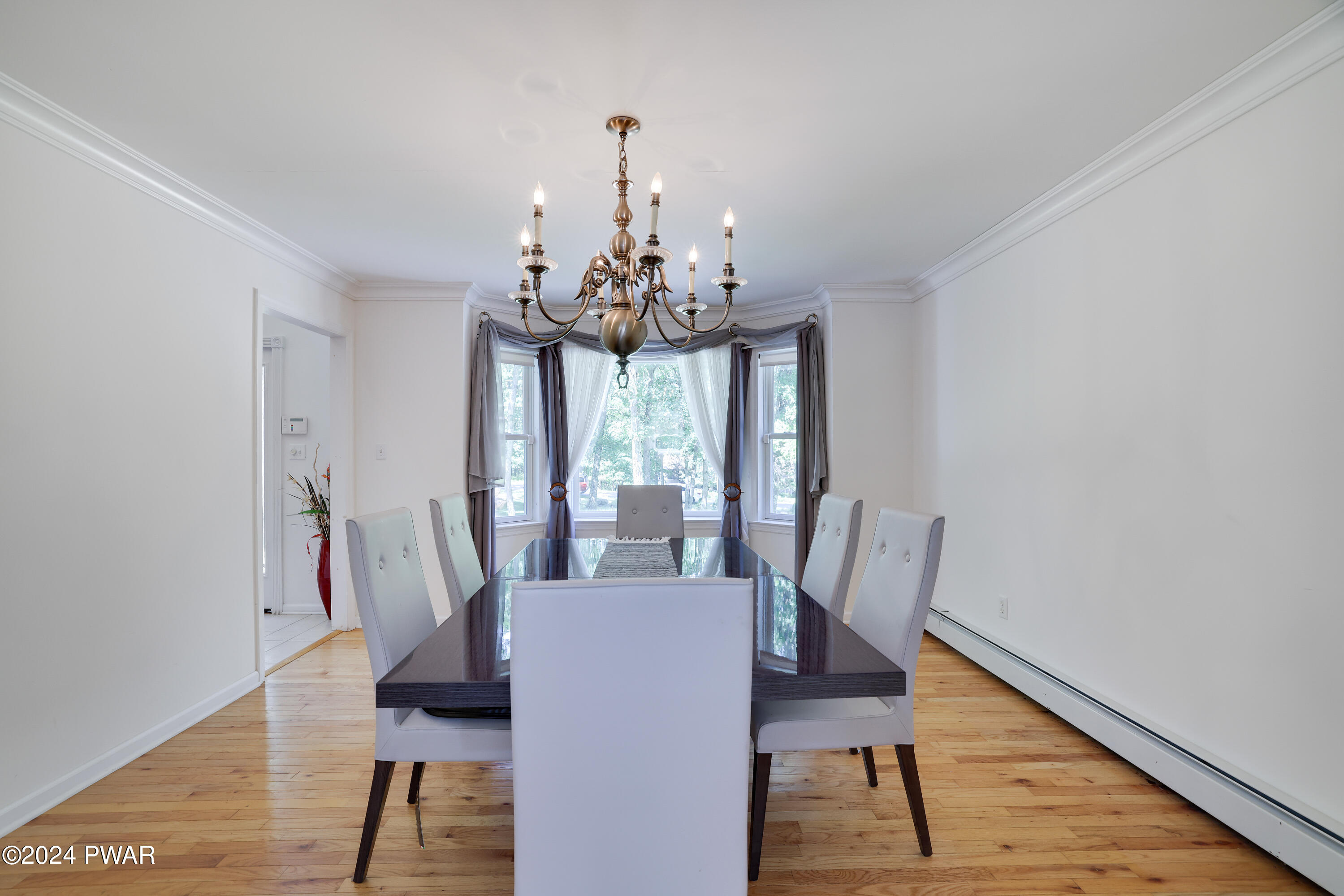 Hawley, Pennsylvania 18428, United States, 5 Bedrooms Bedrooms, ,4 BathroomsBathrooms,Residential,Pending,53322