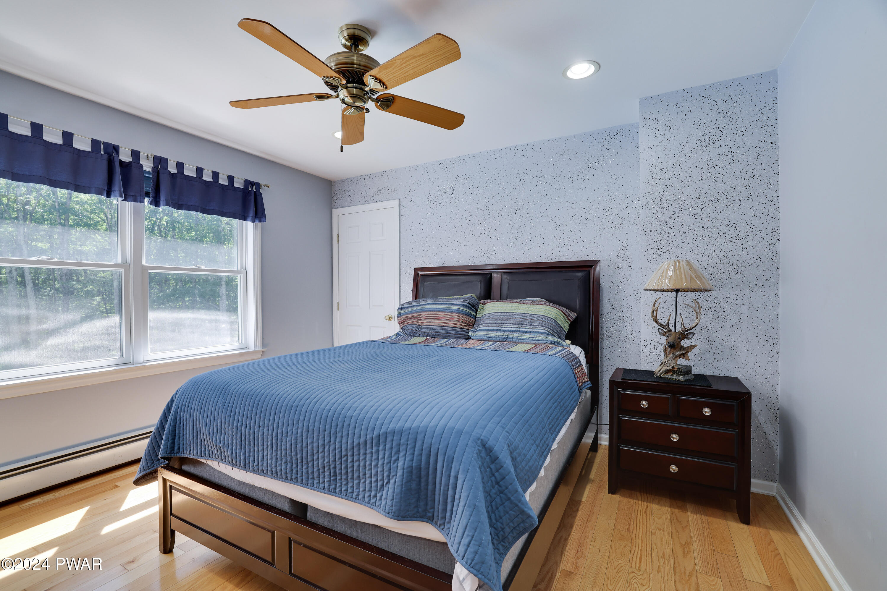 Hawley, Pennsylvania 18428, United States, 5 Bedrooms Bedrooms, ,4 BathroomsBathrooms,Residential,Pending,53322