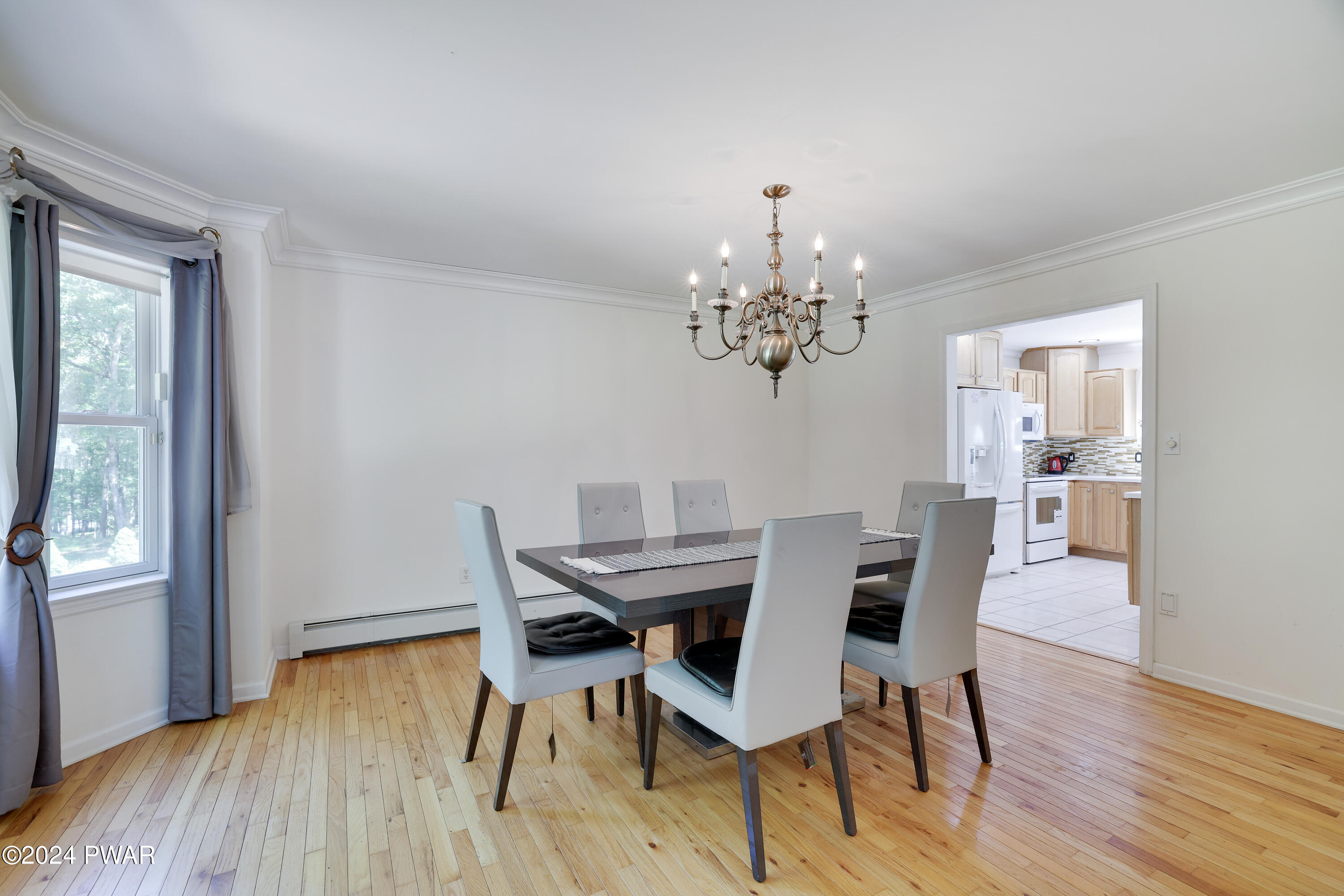 Hawley, Pennsylvania 18428, United States, 5 Bedrooms Bedrooms, ,4 BathroomsBathrooms,Residential,Pending,53322