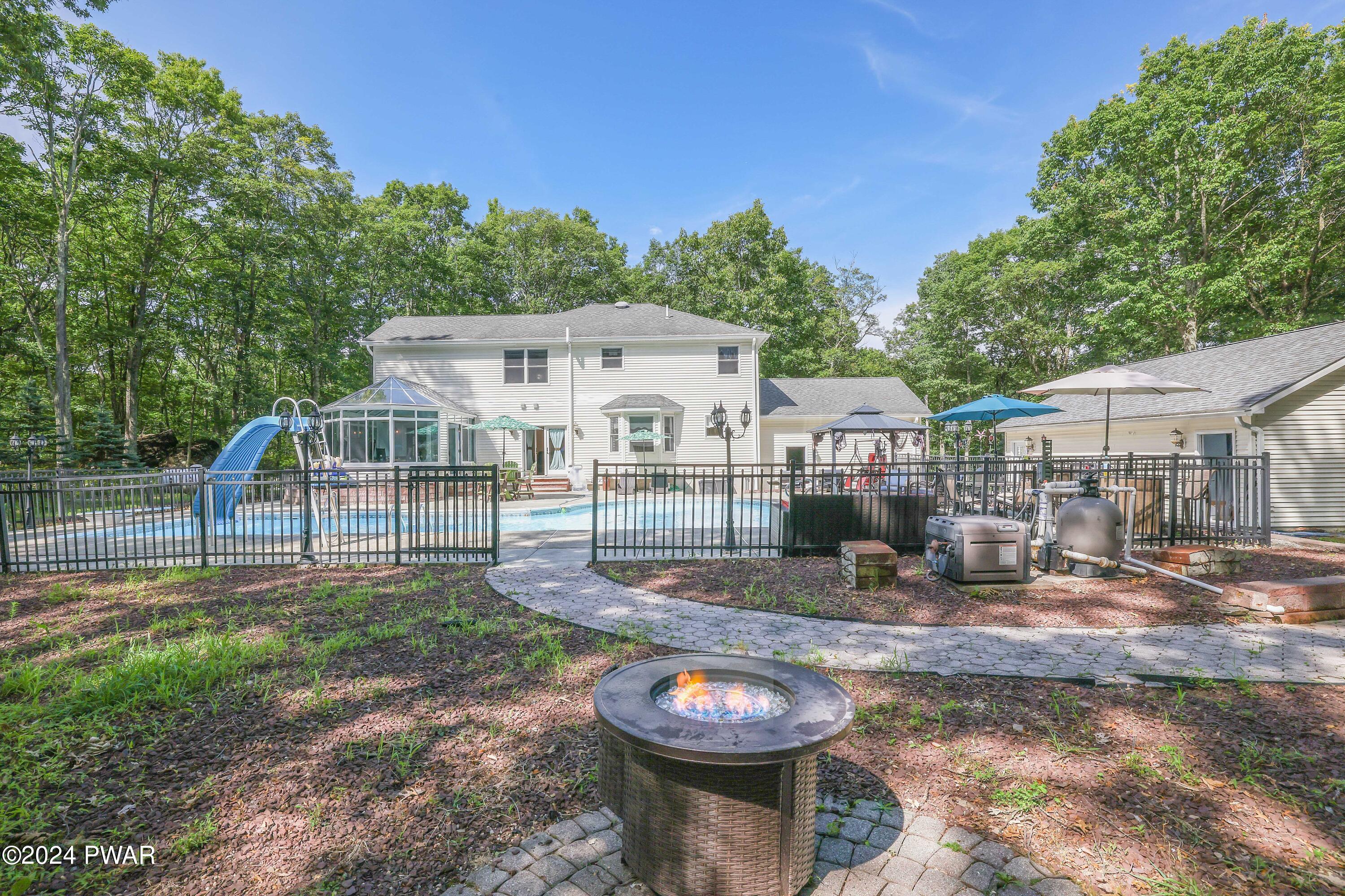 Hawley, Pennsylvania 18428, United States, 5 Bedrooms Bedrooms, ,4 BathroomsBathrooms,Residential,Pending,53322