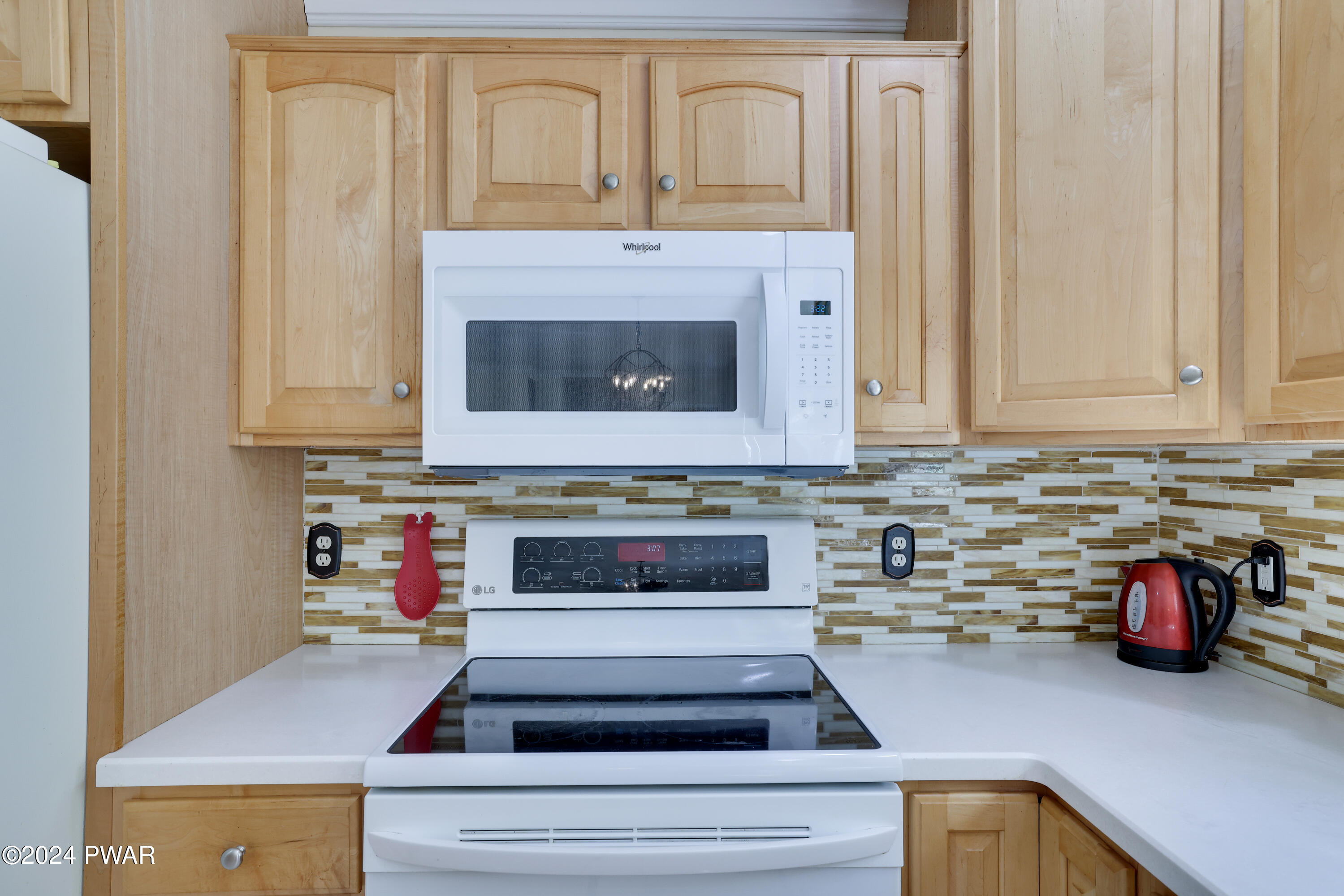 Hawley, Pennsylvania 18428, United States, 5 Bedrooms Bedrooms, ,4 BathroomsBathrooms,Residential,Pending,53322