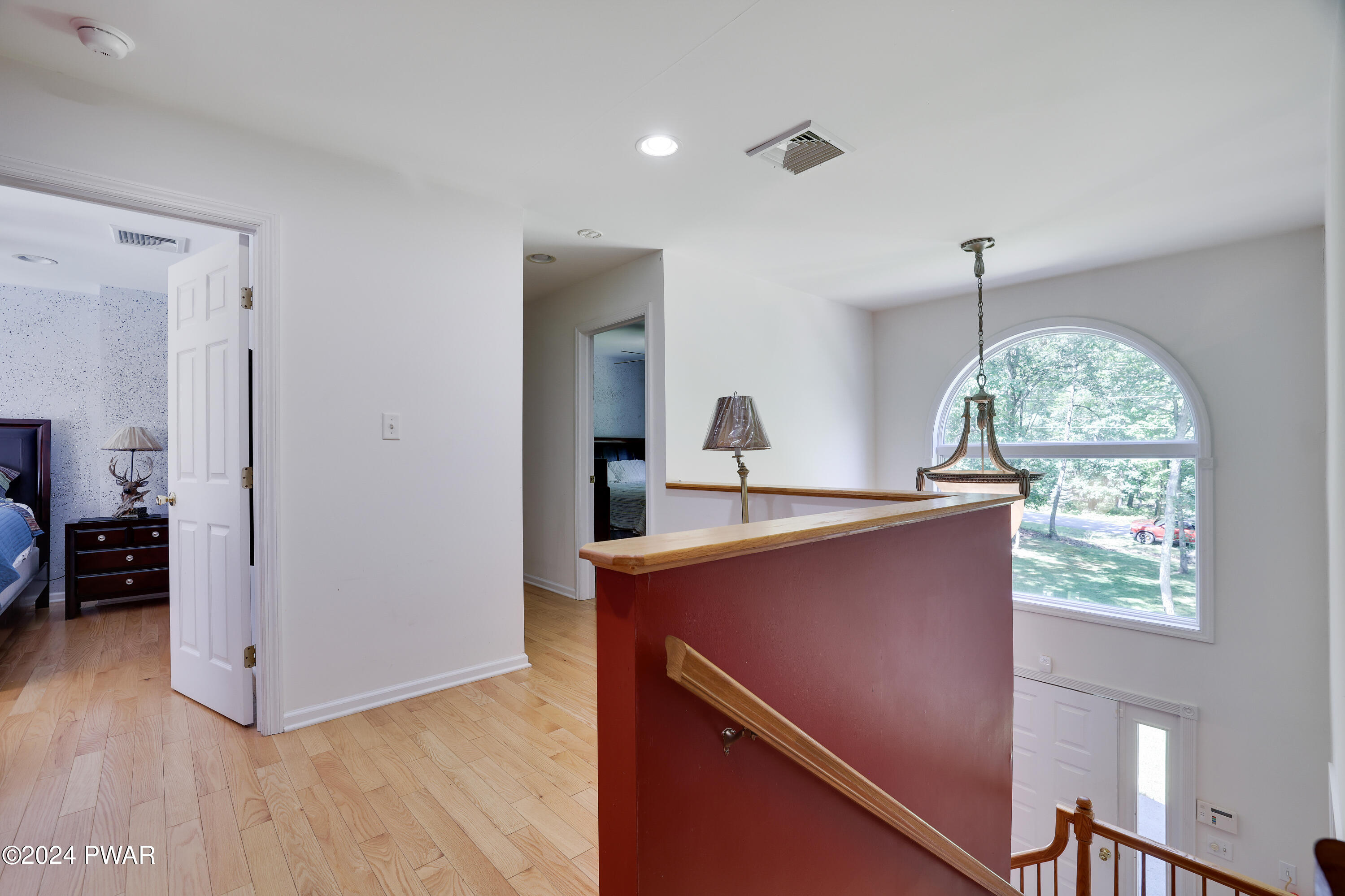 Hawley, Pennsylvania 18428, United States, 5 Bedrooms Bedrooms, ,4 BathroomsBathrooms,Residential,Pending,53322