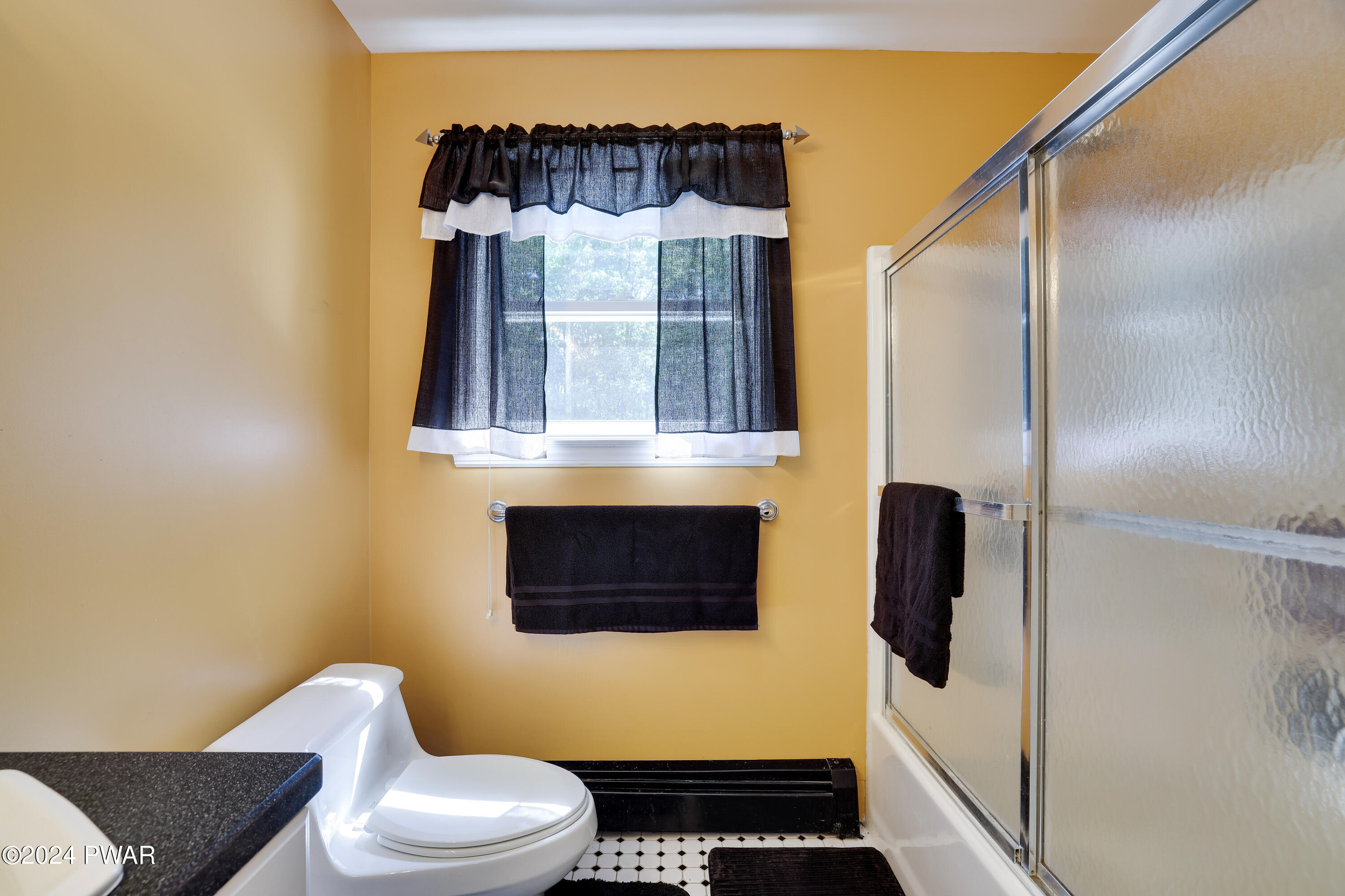 Hawley, Pennsylvania 18428, United States, 5 Bedrooms Bedrooms, ,4 BathroomsBathrooms,Residential,Pending,53322