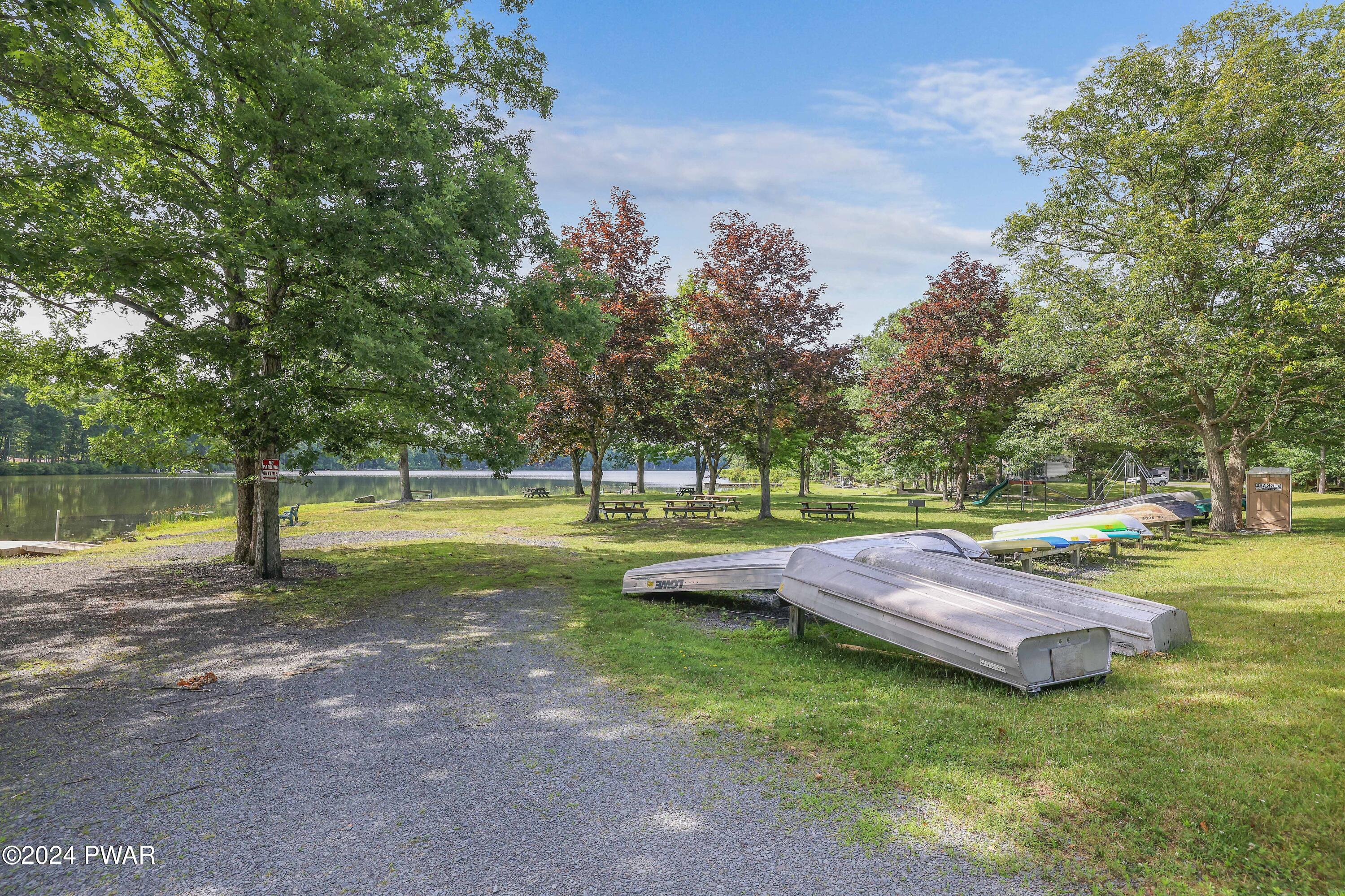 Hawley, Pennsylvania 18428, United States, 5 Bedrooms Bedrooms, ,4 BathroomsBathrooms,Residential,Pending,53322