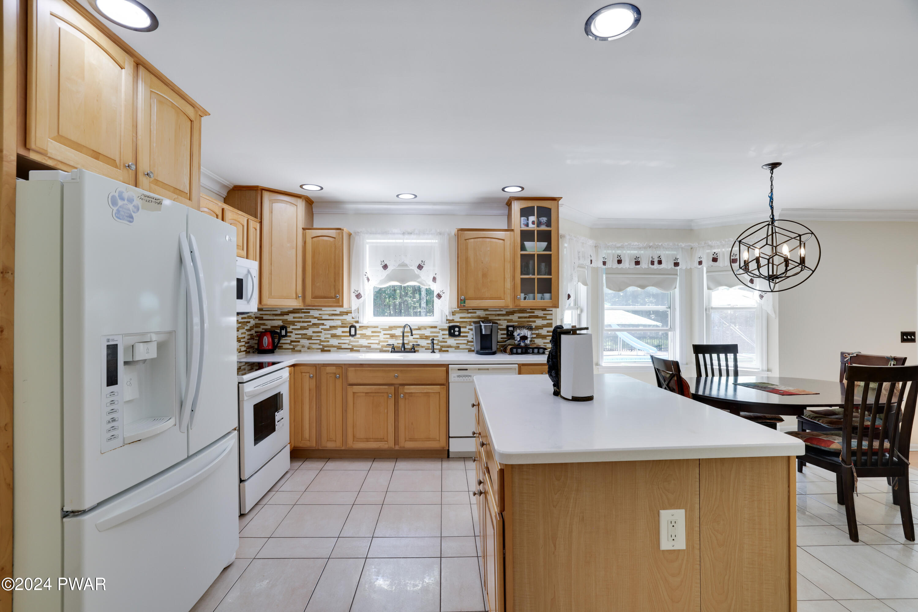 Hawley, Pennsylvania 18428, United States, 5 Bedrooms Bedrooms, ,4 BathroomsBathrooms,Residential,Pending,53322