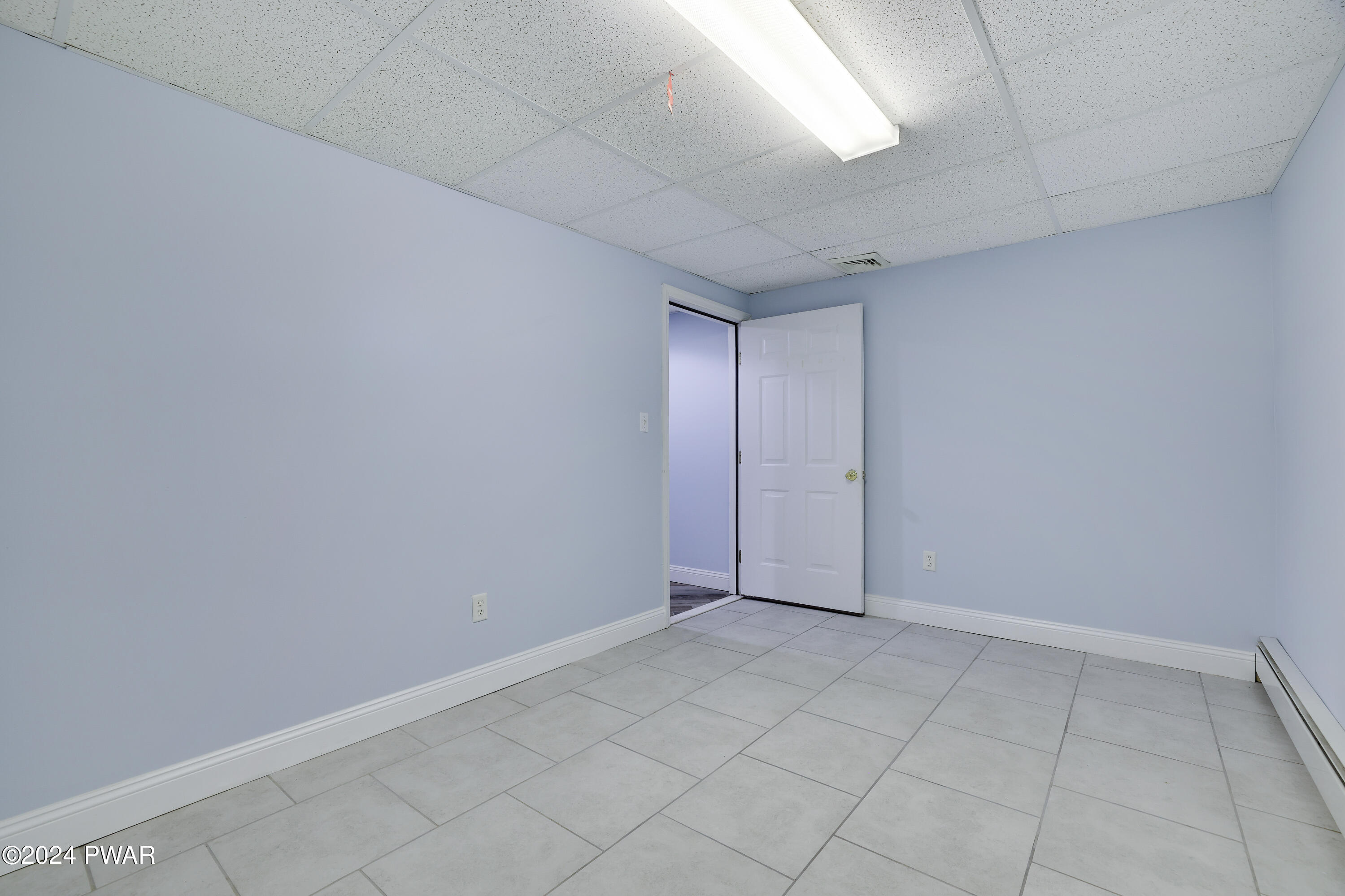 Hawley, Pennsylvania 18428, United States, 5 Bedrooms Bedrooms, ,4 BathroomsBathrooms,Residential,Pending,53322