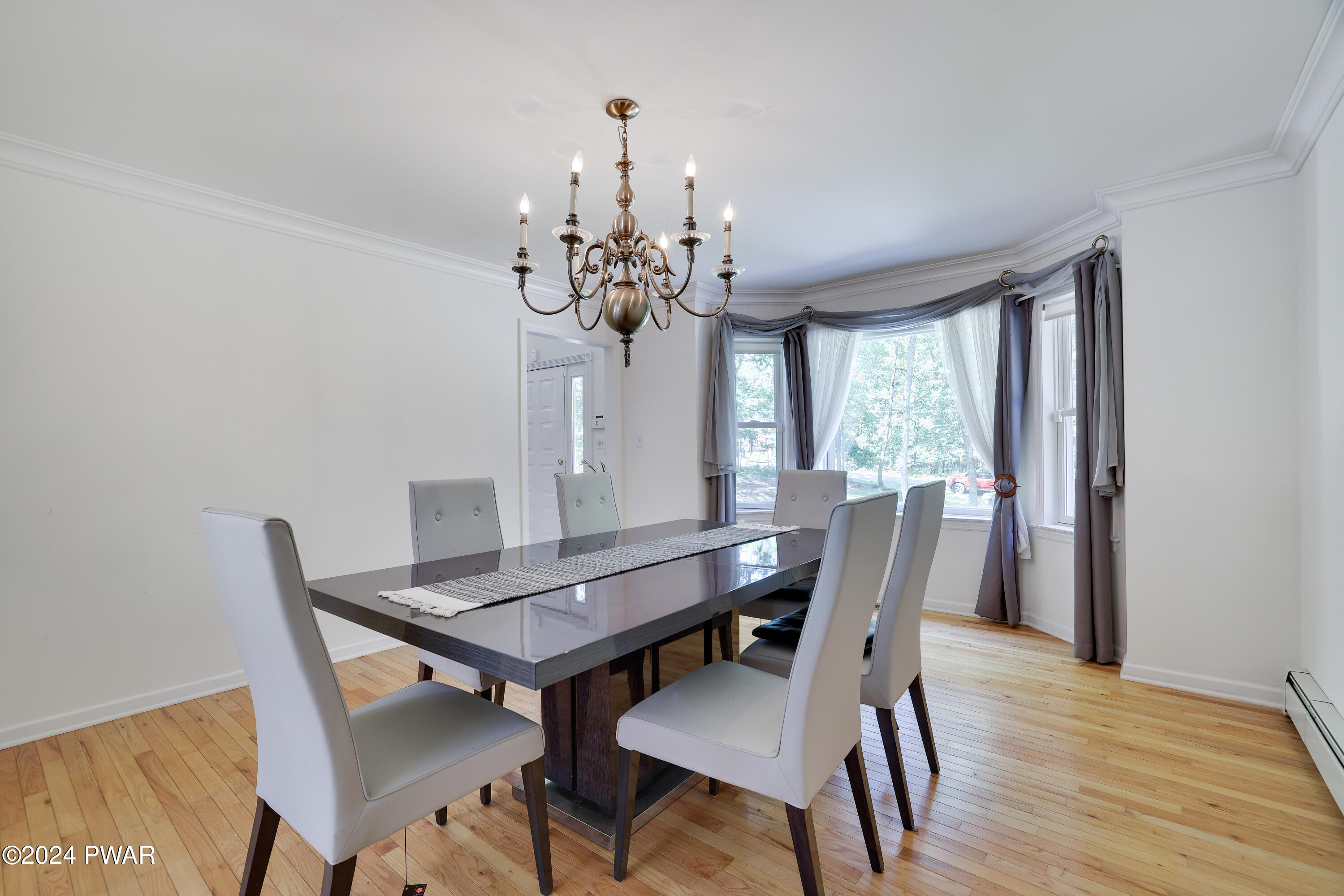 Hawley, Pennsylvania 18428, United States, 5 Bedrooms Bedrooms, ,4 BathroomsBathrooms,Residential,Pending,53322