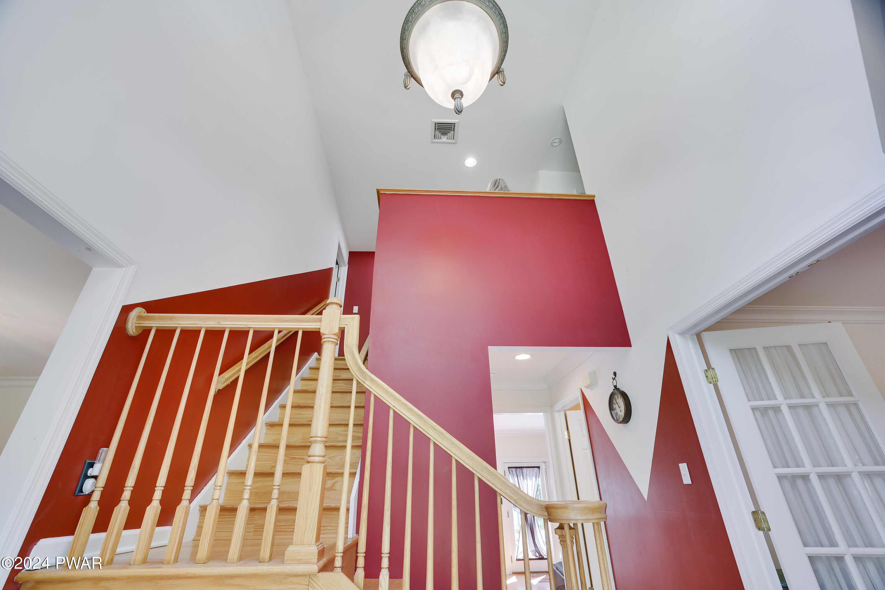 Hawley, Pennsylvania 18428, United States, 5 Bedrooms Bedrooms, ,4 BathroomsBathrooms,Residential,Pending,53322