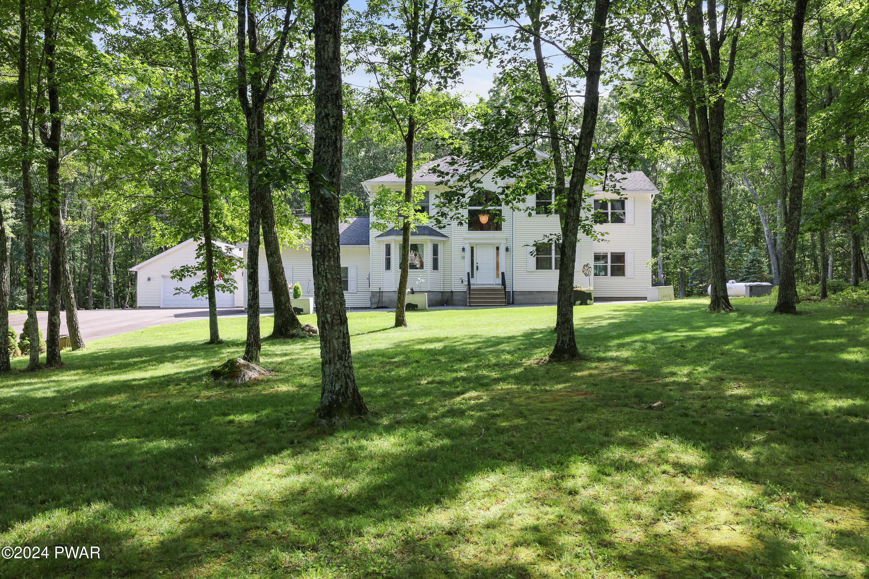 Hawley, Pennsylvania 18428, United States, 5 Bedrooms Bedrooms, ,4 BathroomsBathrooms,Residential,Pending,53322