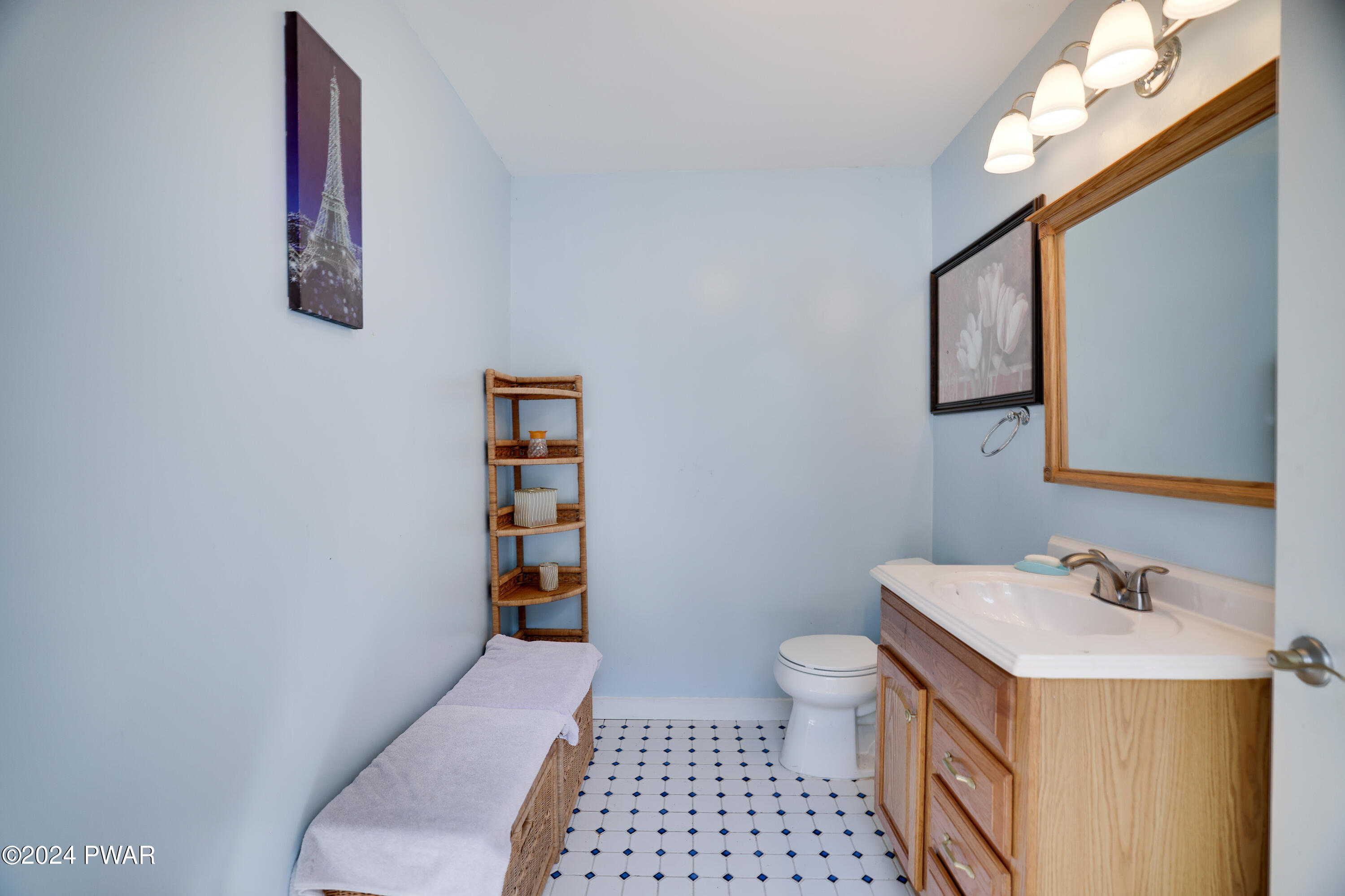 Hawley, Pennsylvania 18428, United States, 5 Bedrooms Bedrooms, ,4 BathroomsBathrooms,Residential,Pending,53322