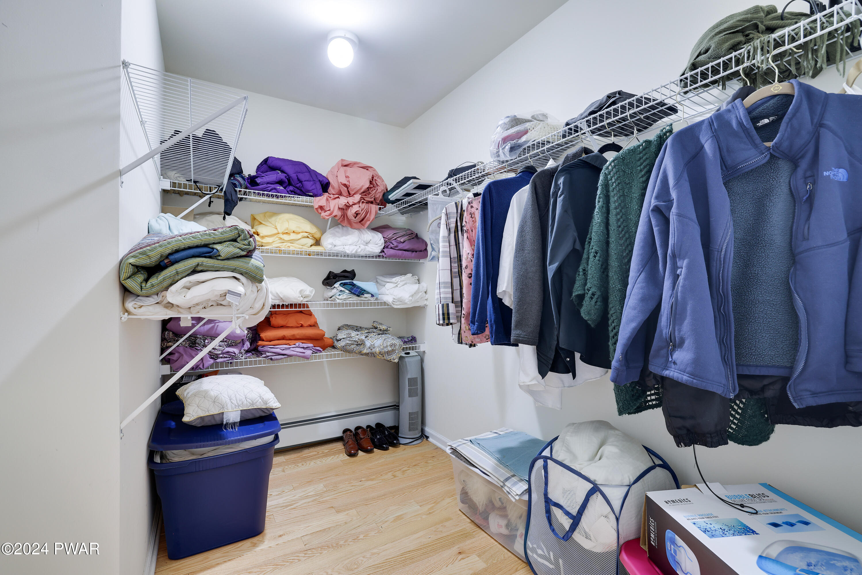 Hawley, Pennsylvania 18428, United States, 5 Bedrooms Bedrooms, ,4 BathroomsBathrooms,Residential,Pending,53322