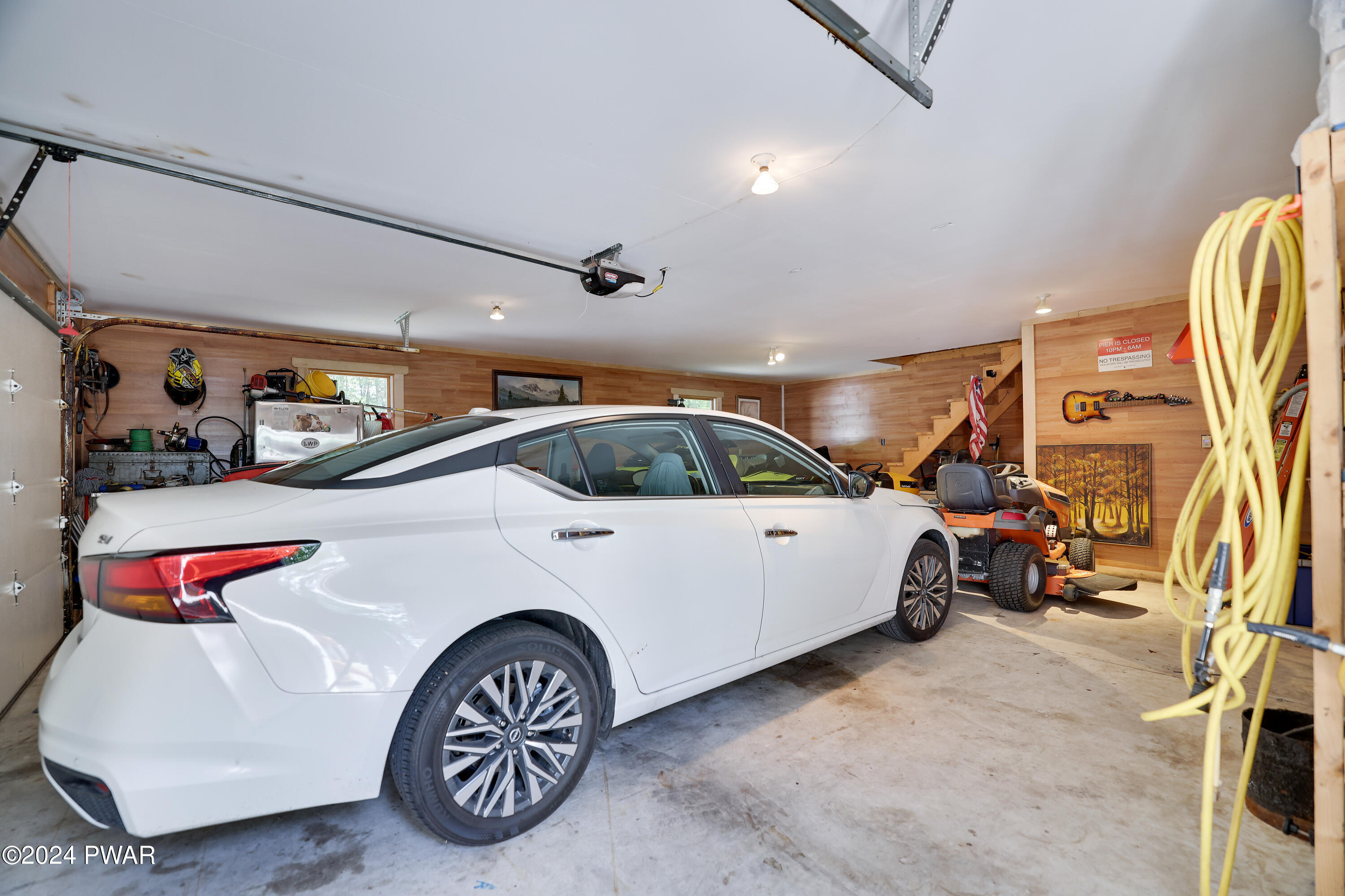 Hawley, Pennsylvania 18428, United States, 5 Bedrooms Bedrooms, ,4 BathroomsBathrooms,Residential,Pending,53322