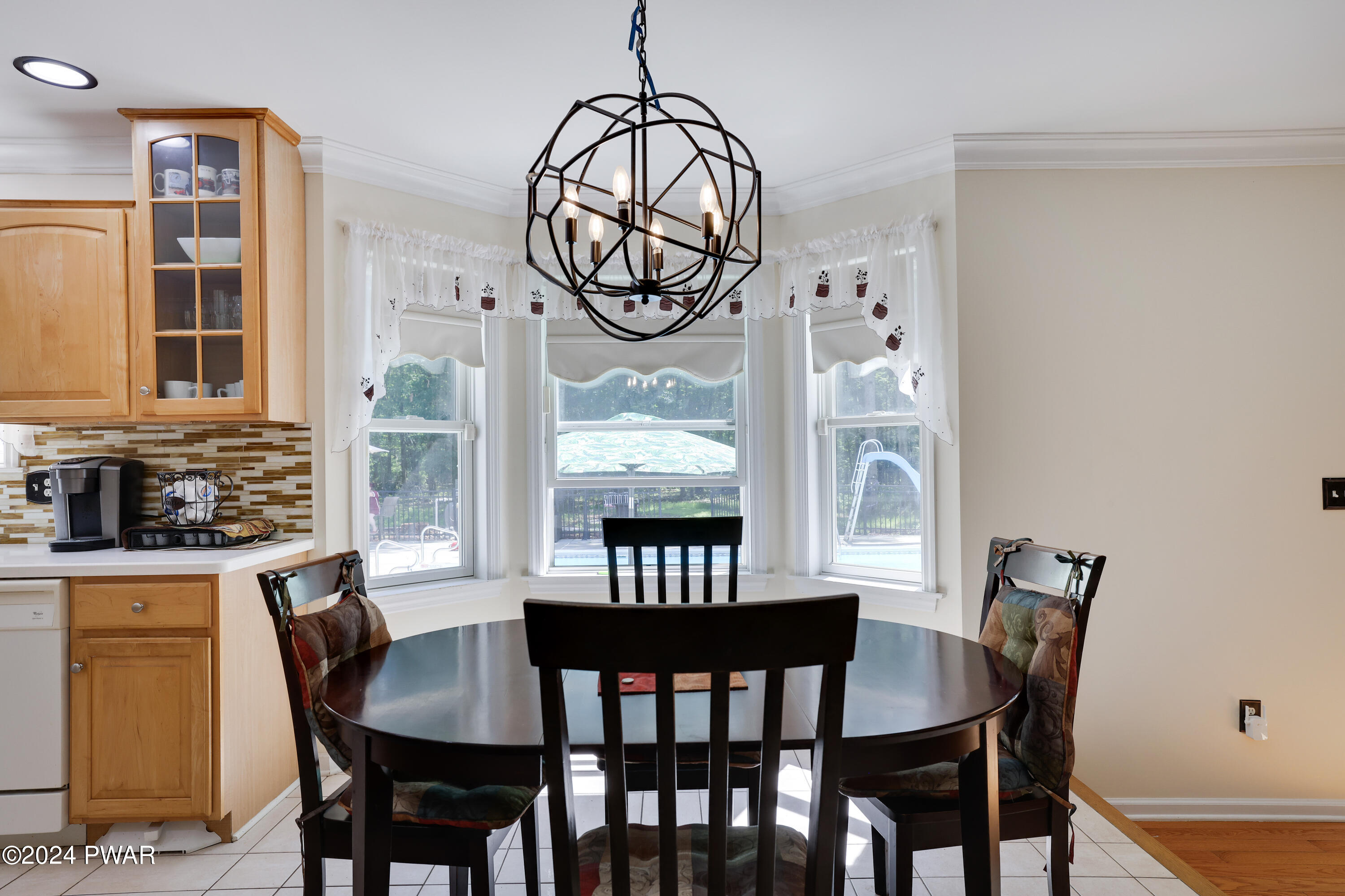 Hawley, Pennsylvania 18428, United States, 5 Bedrooms Bedrooms, ,4 BathroomsBathrooms,Residential,Pending,53322